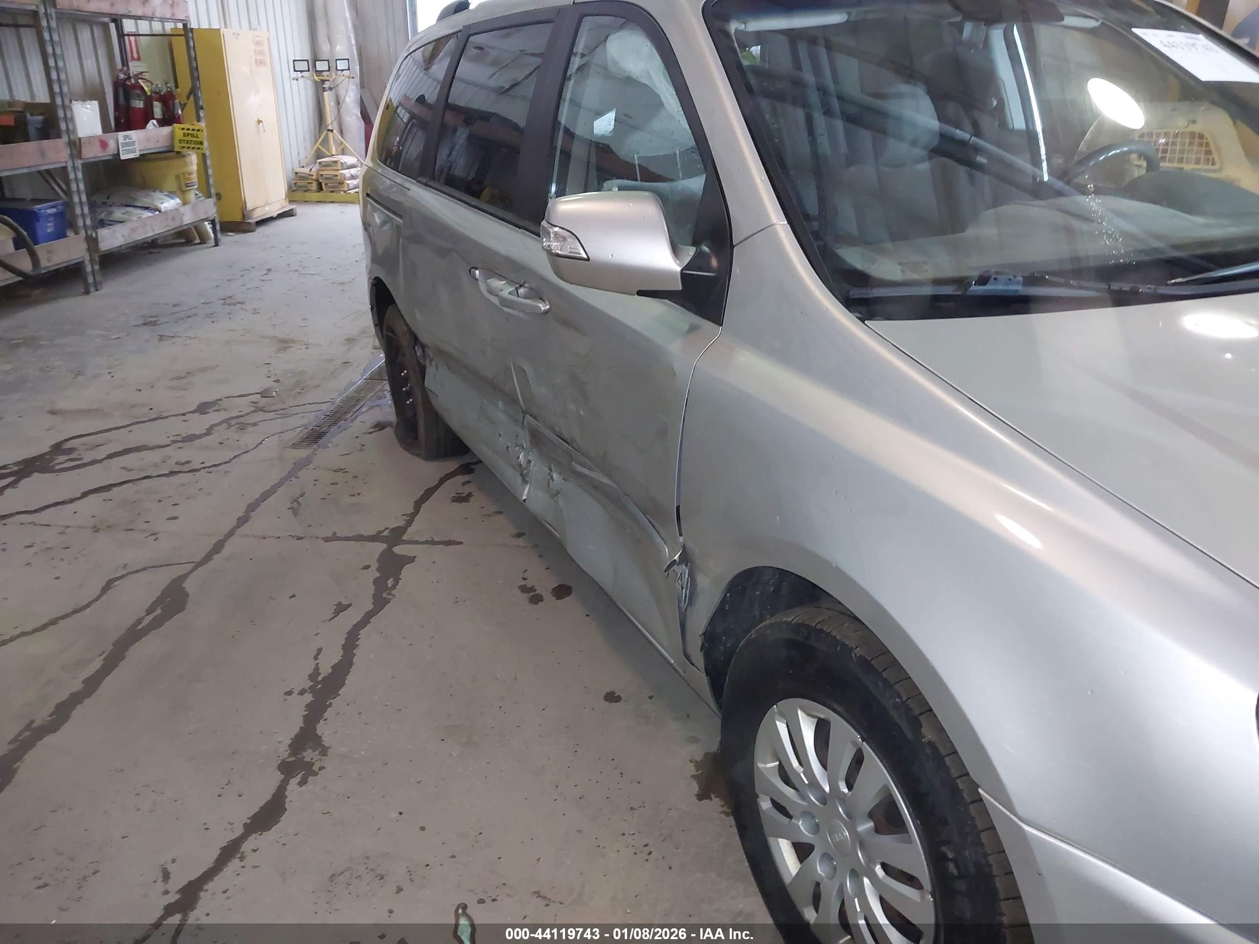 KIA SEDONA image 6