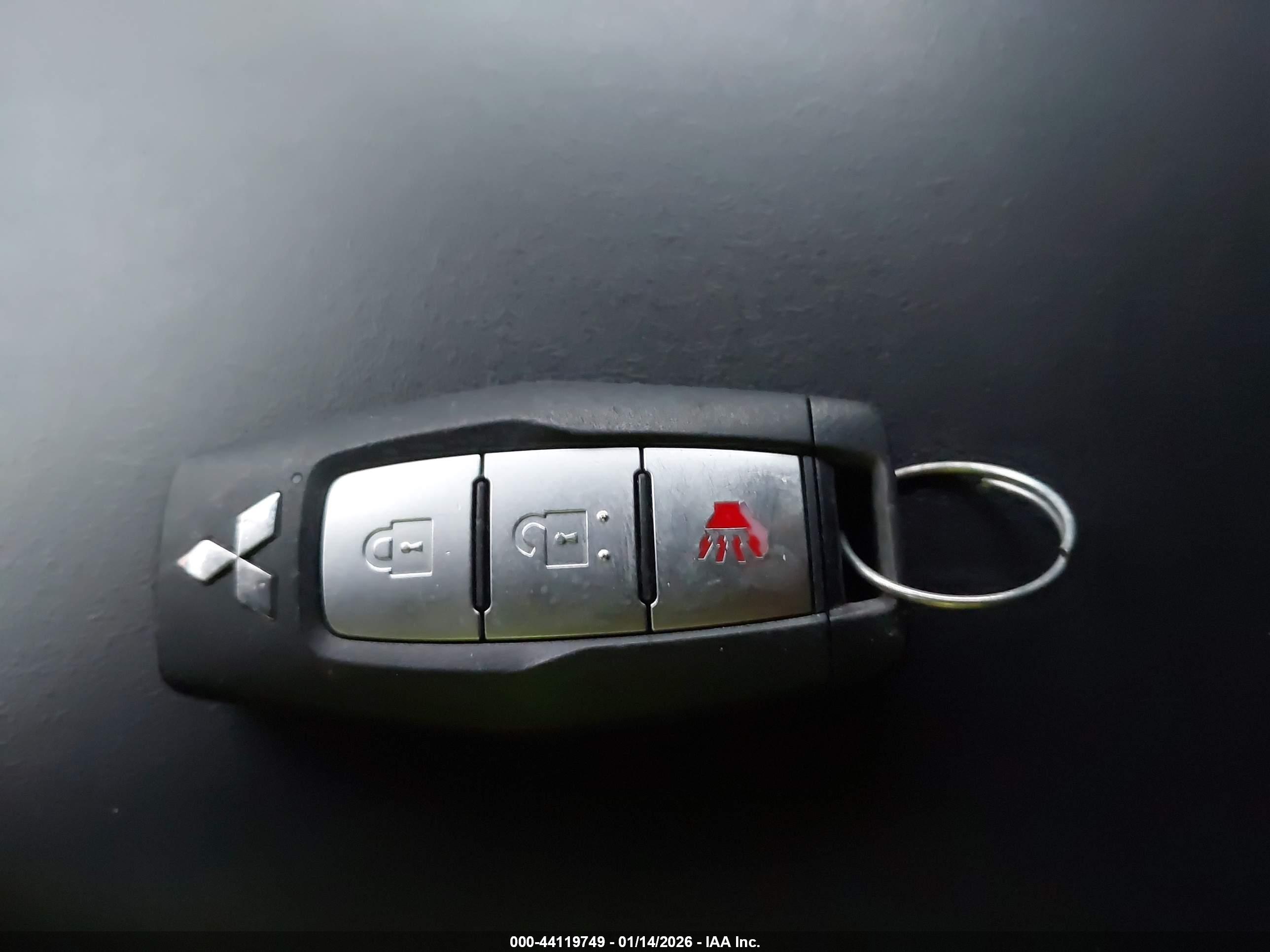 MITSUBISHI OUTLANDER image 11