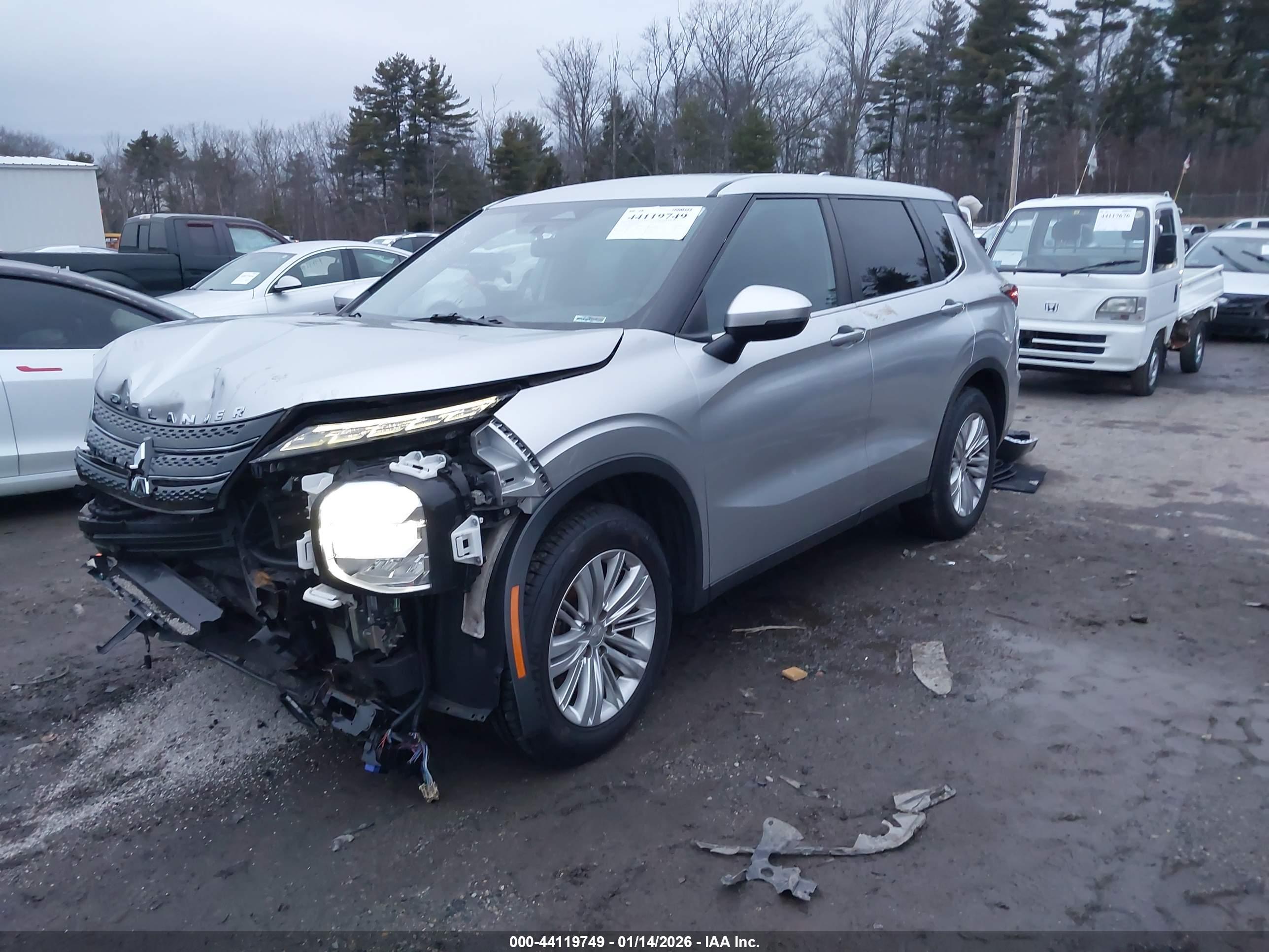 MITSUBISHI OUTLANDER image 2