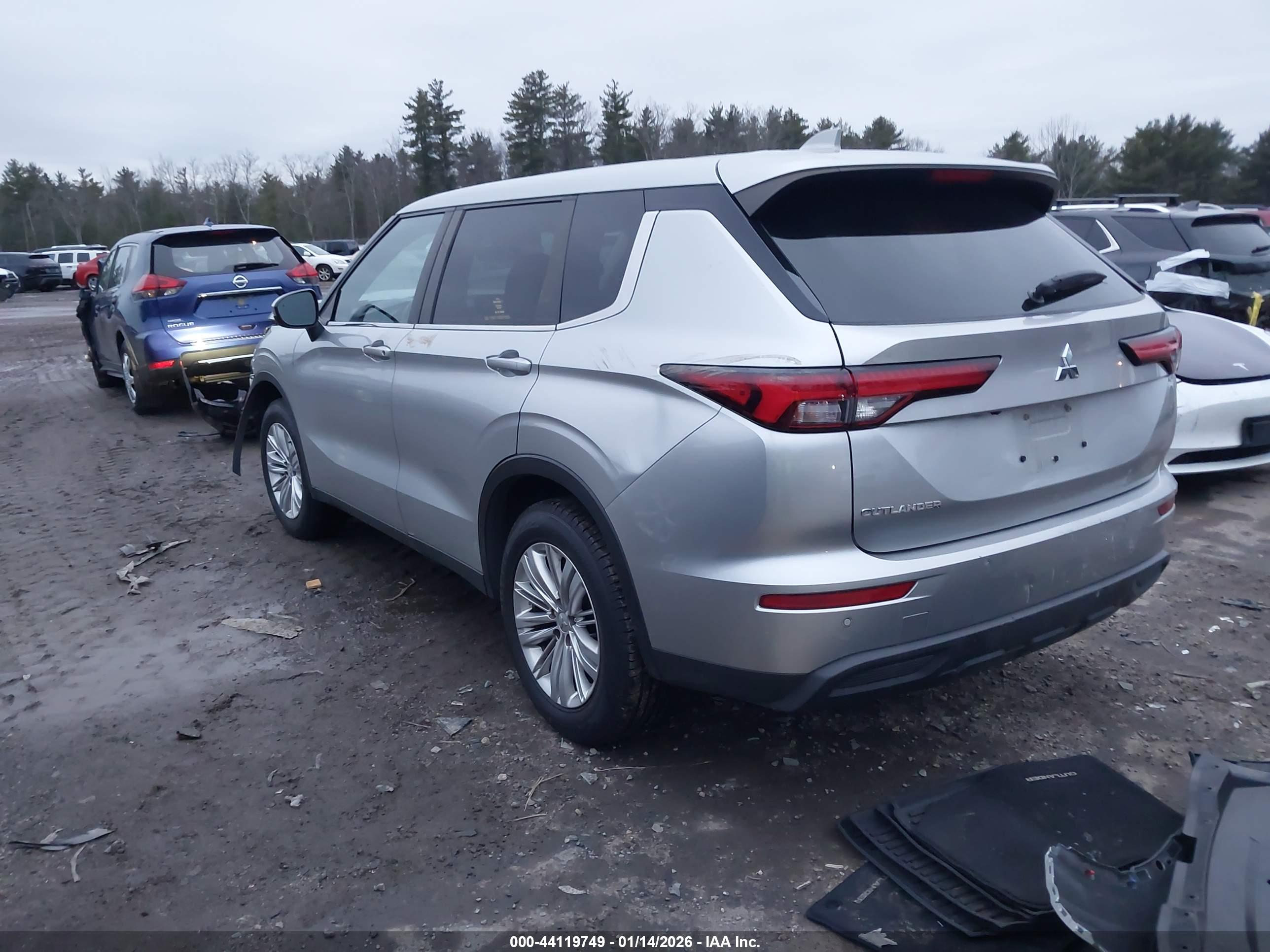 MITSUBISHI OUTLANDER image 3