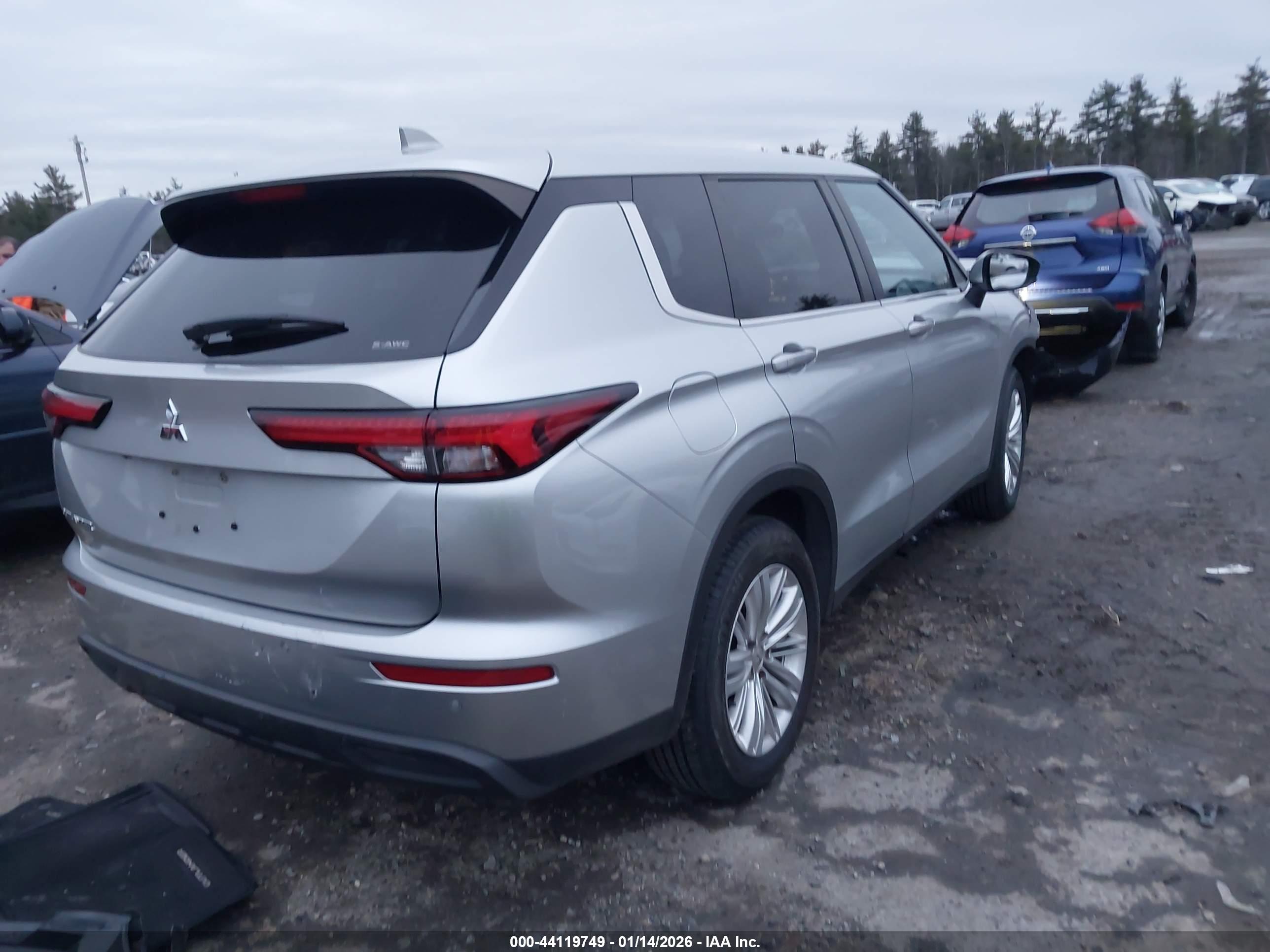 MITSUBISHI OUTLANDER image 4