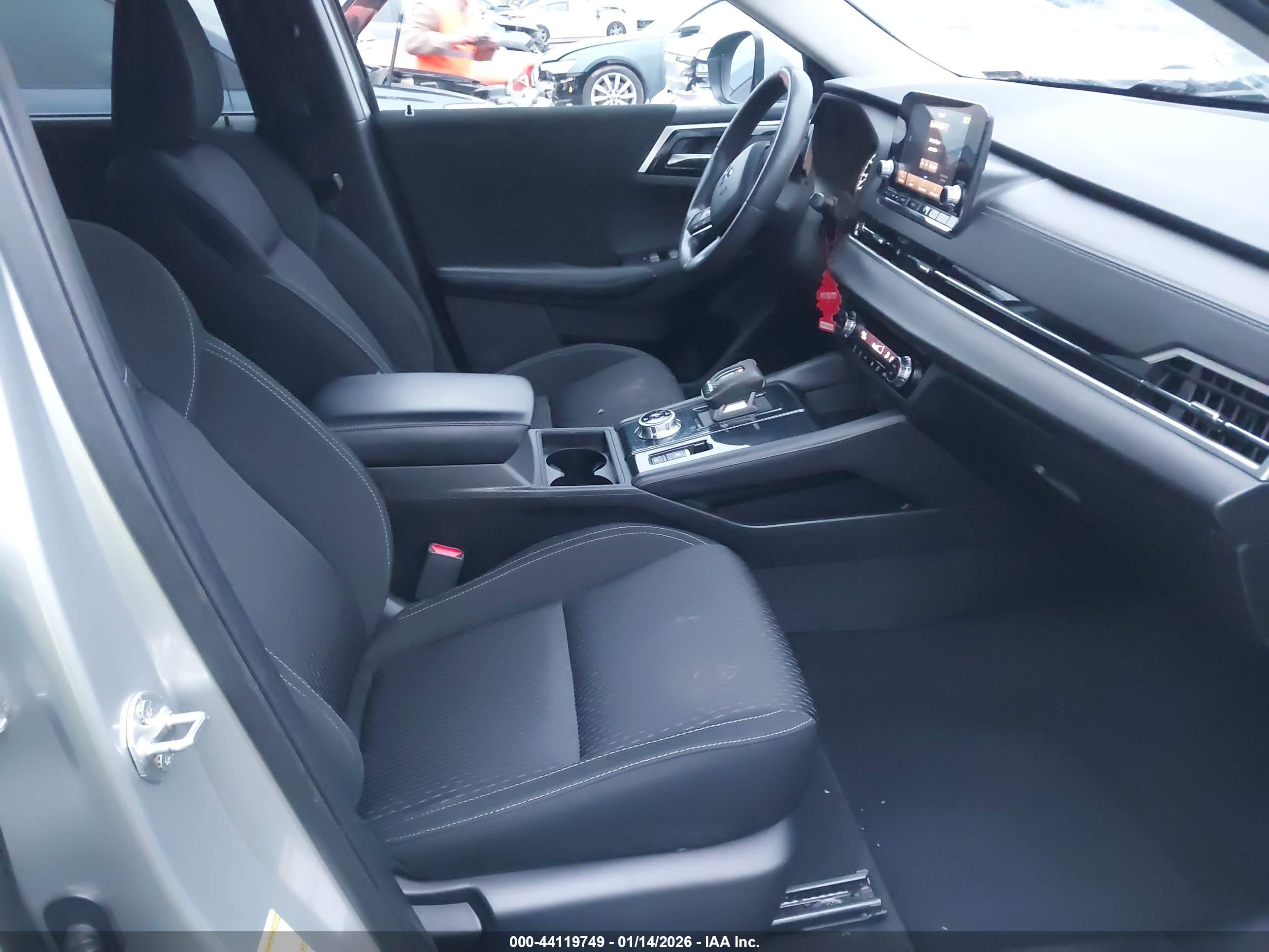 MITSUBISHI OUTLANDER image 5