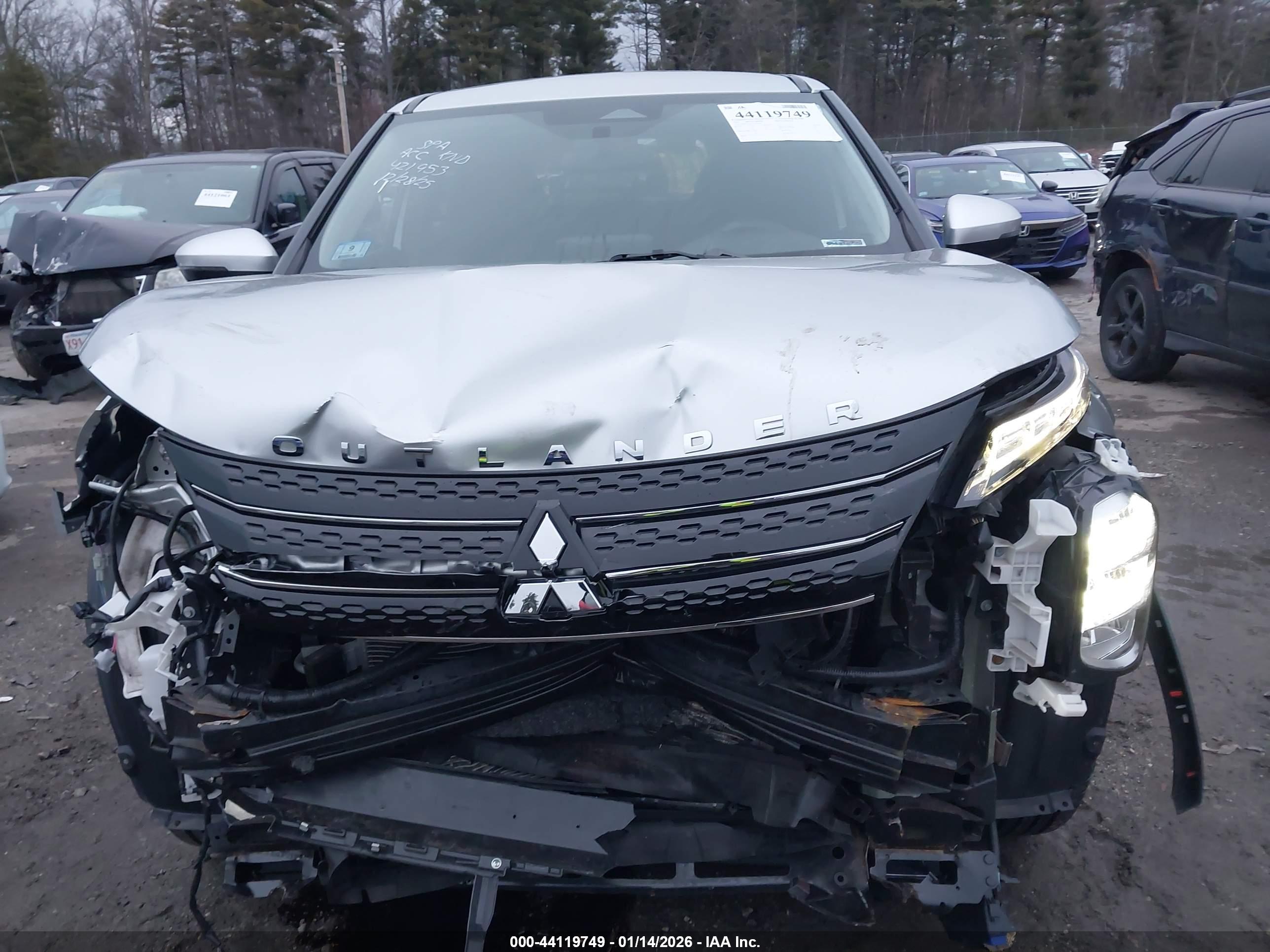MITSUBISHI OUTLANDER image 6