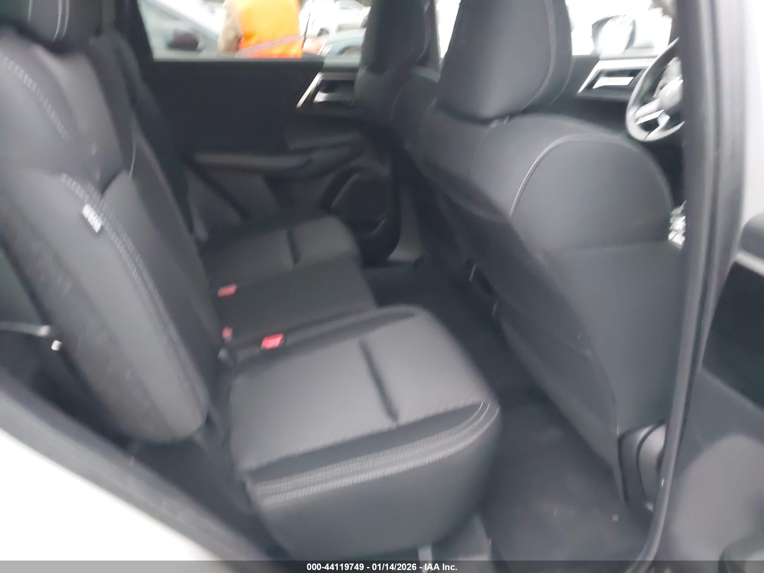 MITSUBISHI OUTLANDER image 8