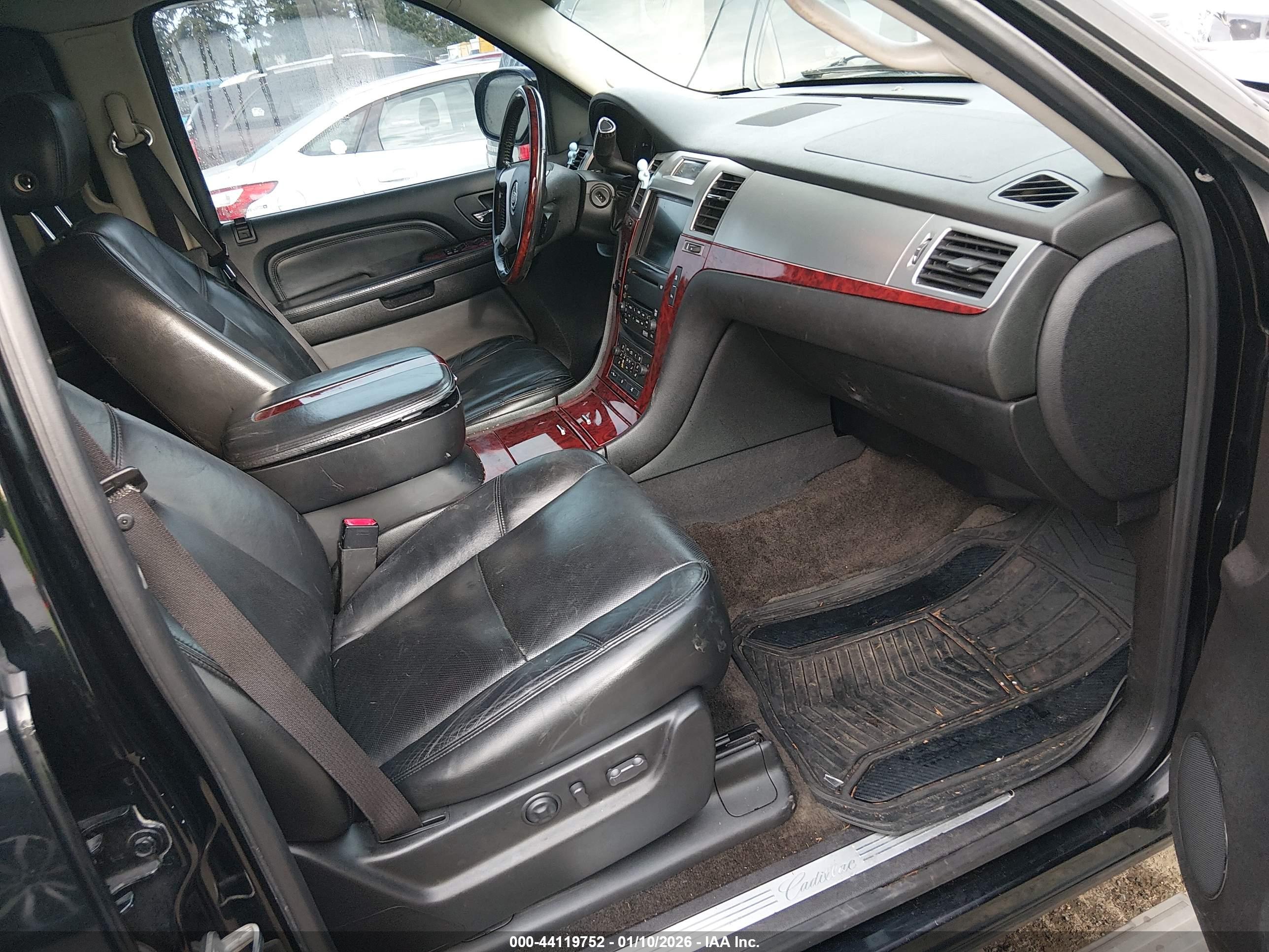 CADILLAC ESCALADE image 5