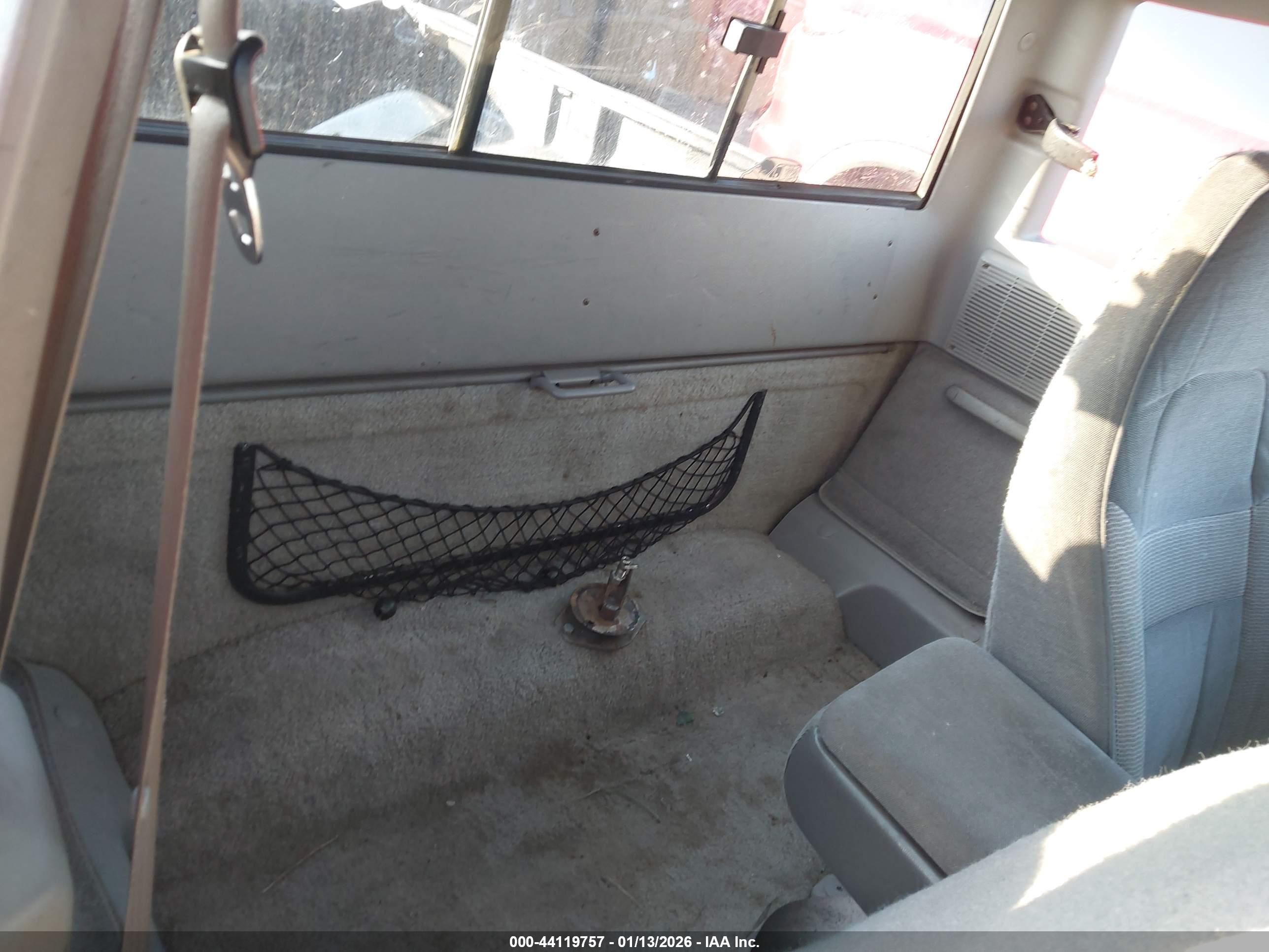 MAZDA B4000 image 8