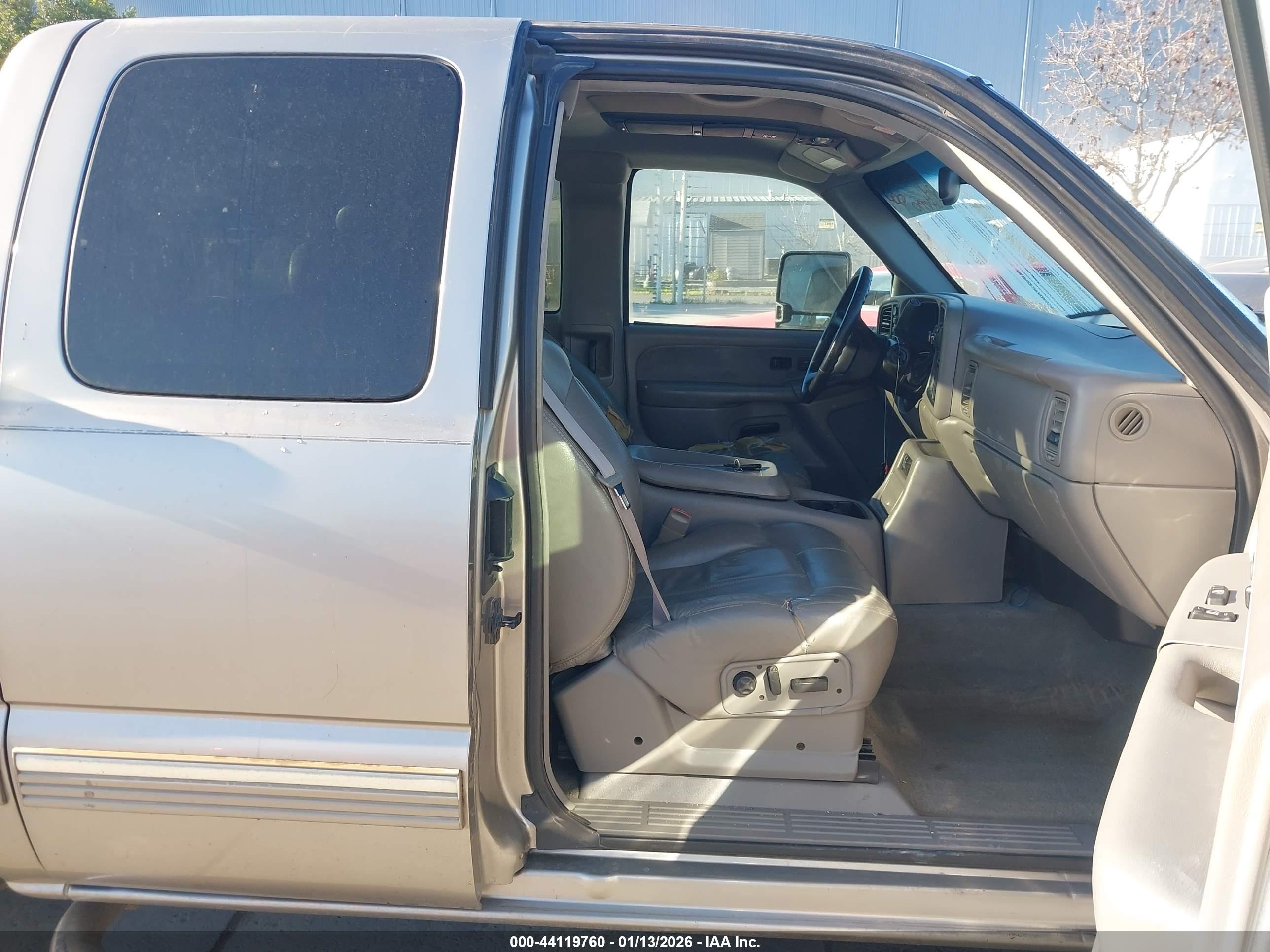 CHEVROLET SILVERADO image 5