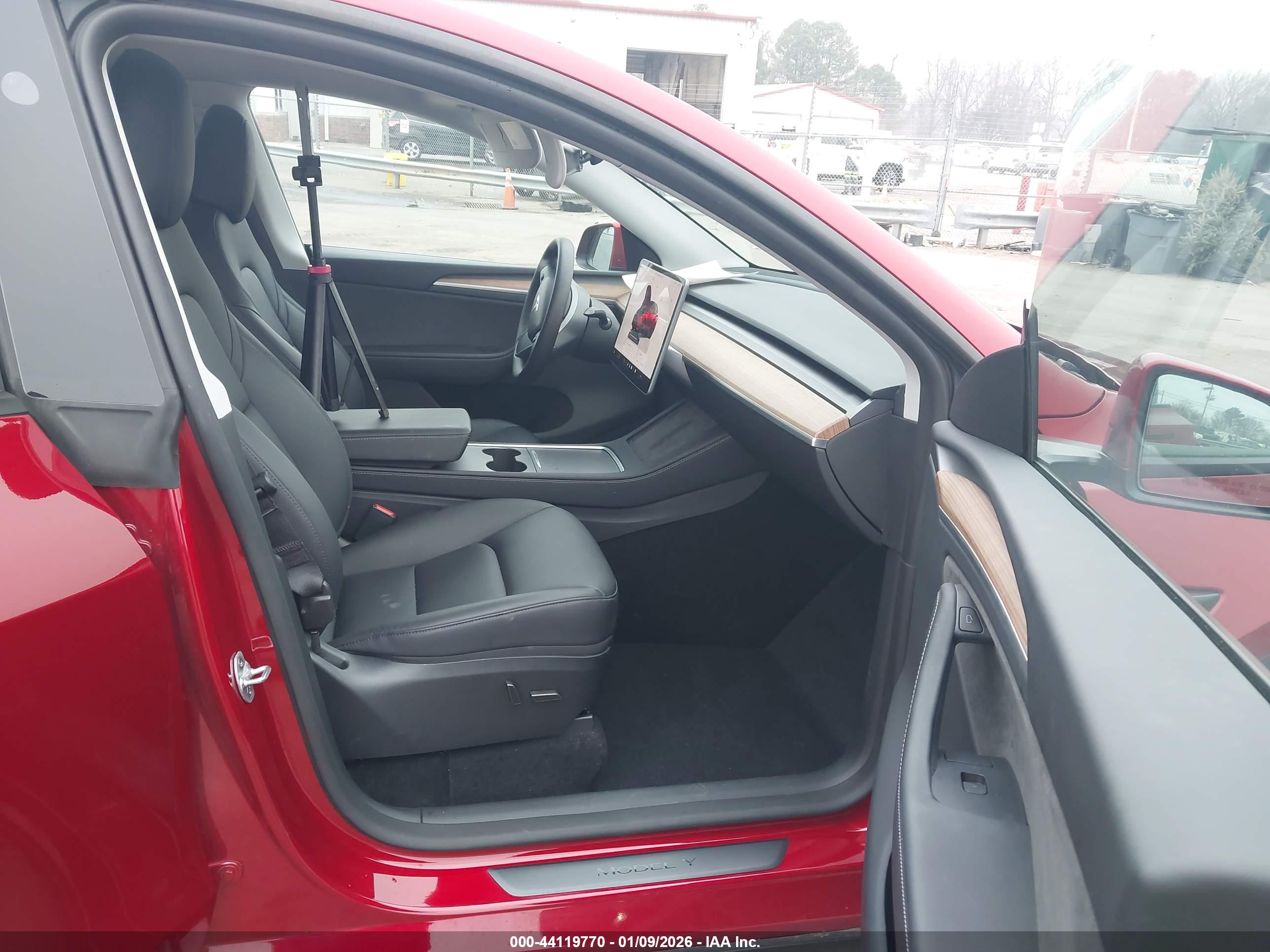 TESLA MODEL image 5