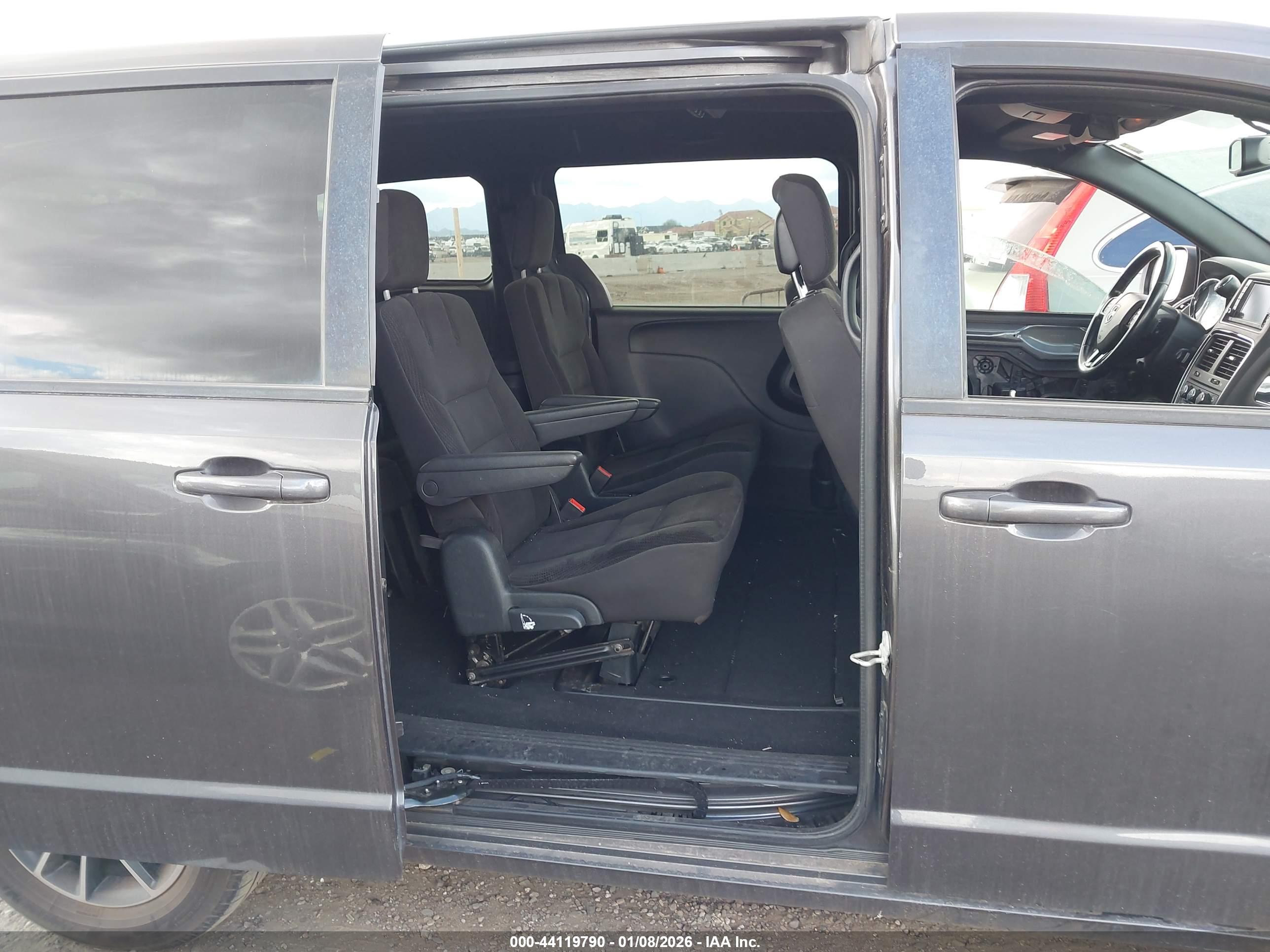 DODGE GRAND image 8