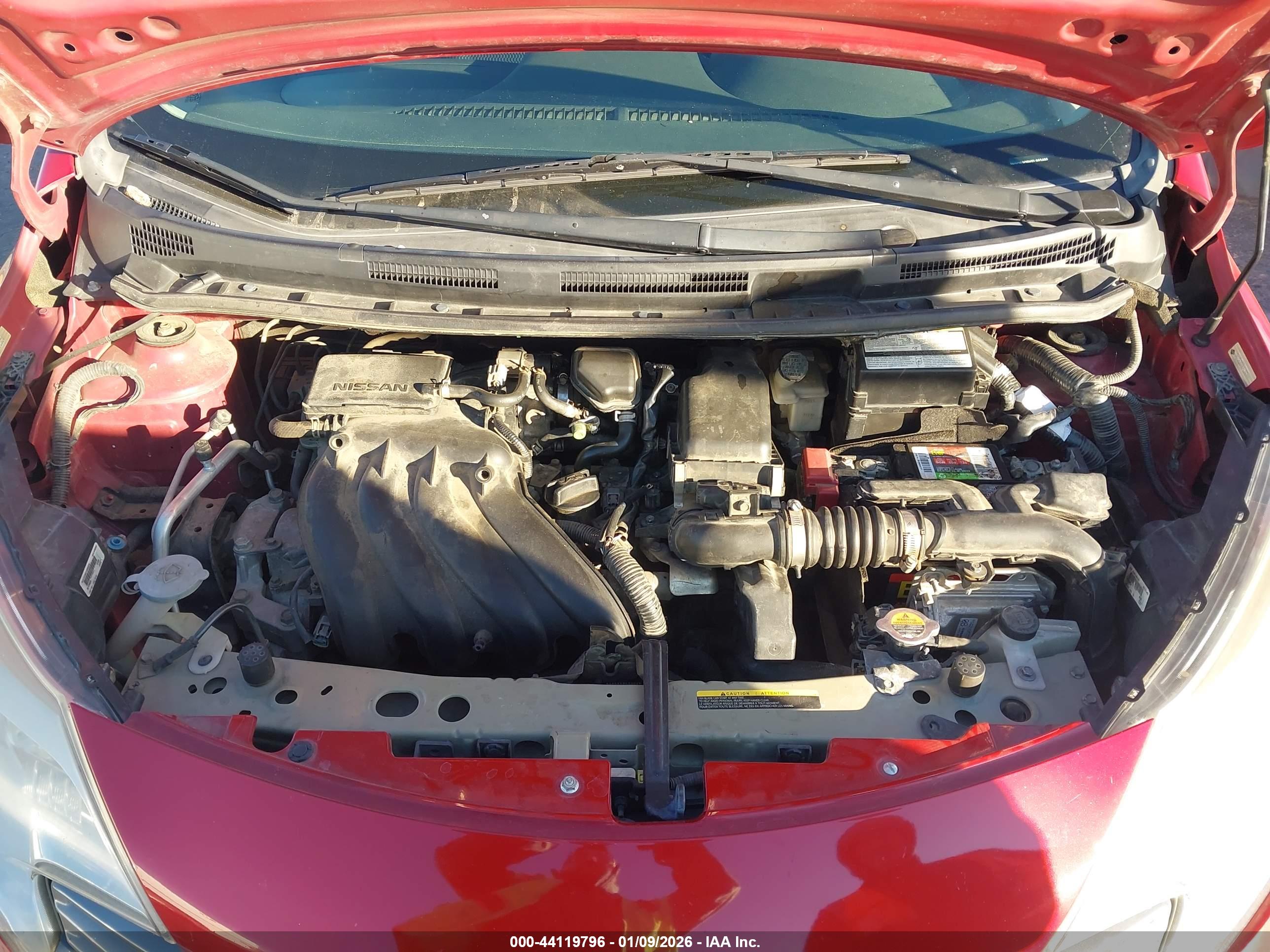 NISSAN VERSA image 10