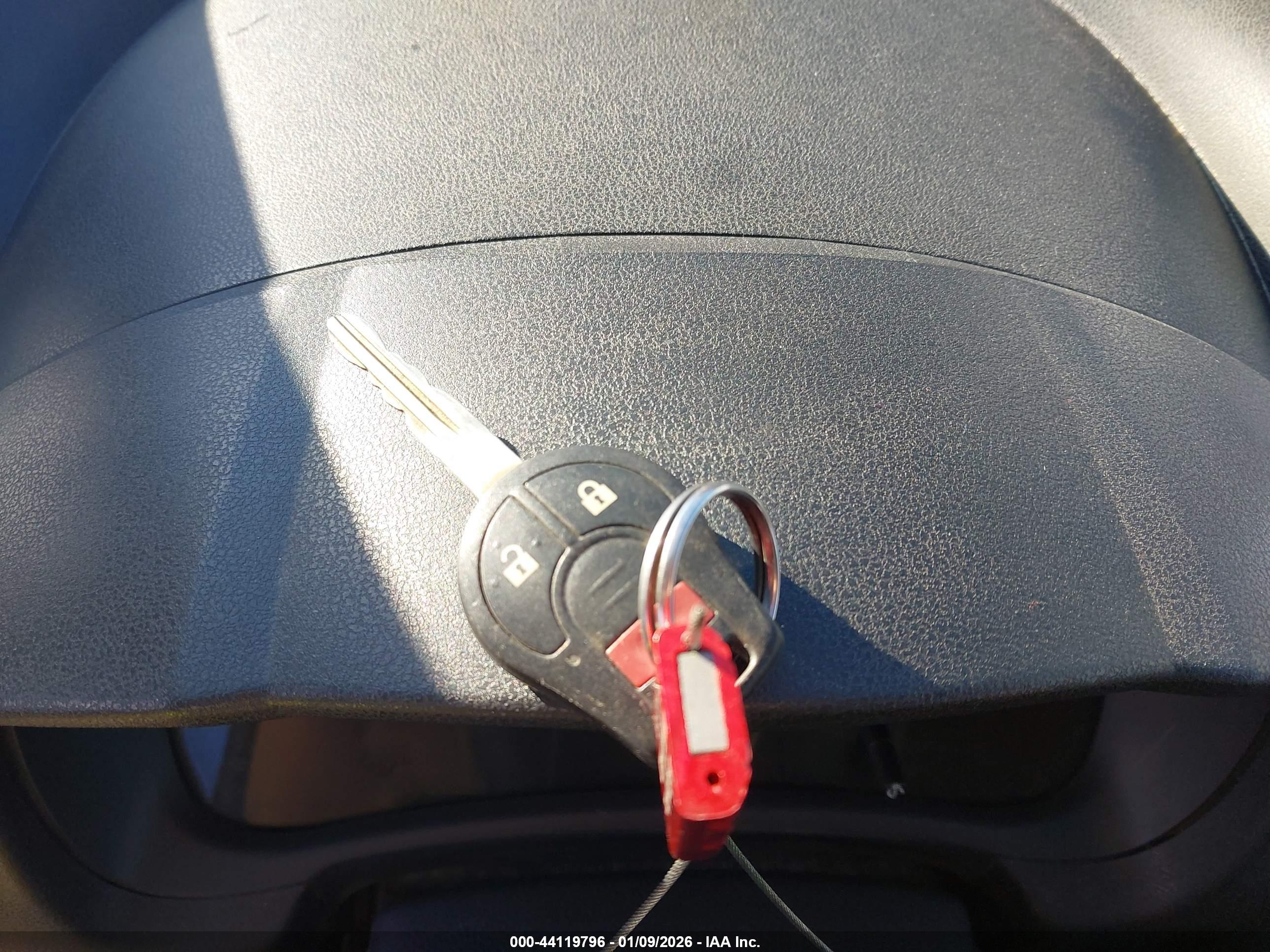 NISSAN VERSA image 11