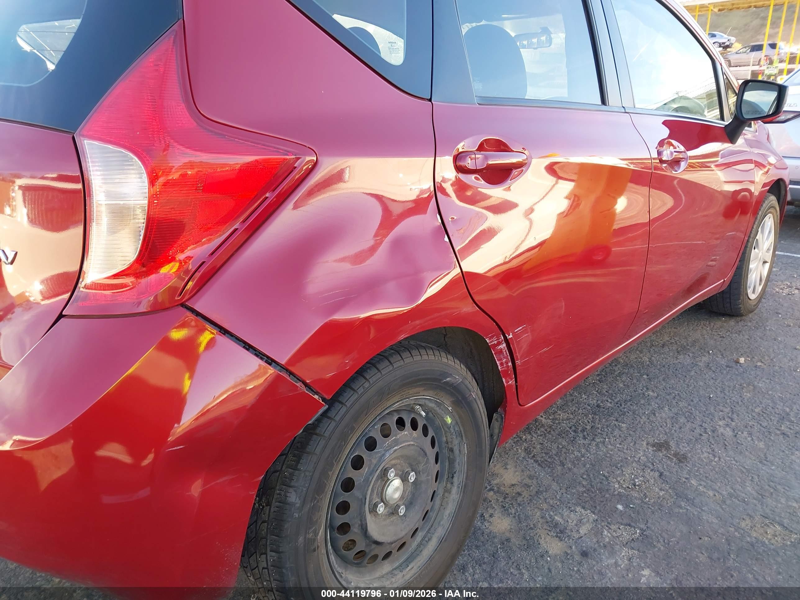 NISSAN VERSA image 6