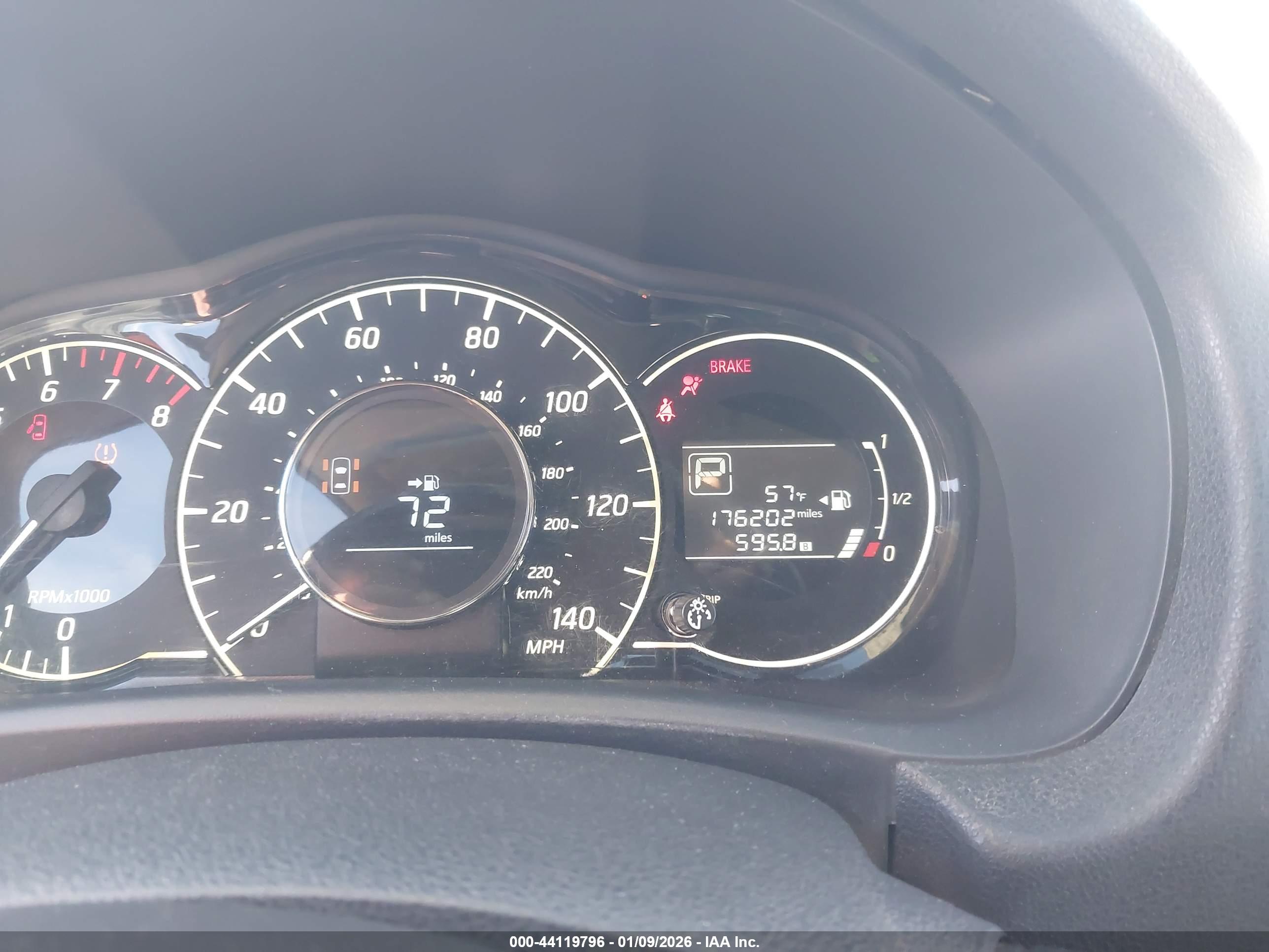 NISSAN VERSA image 7