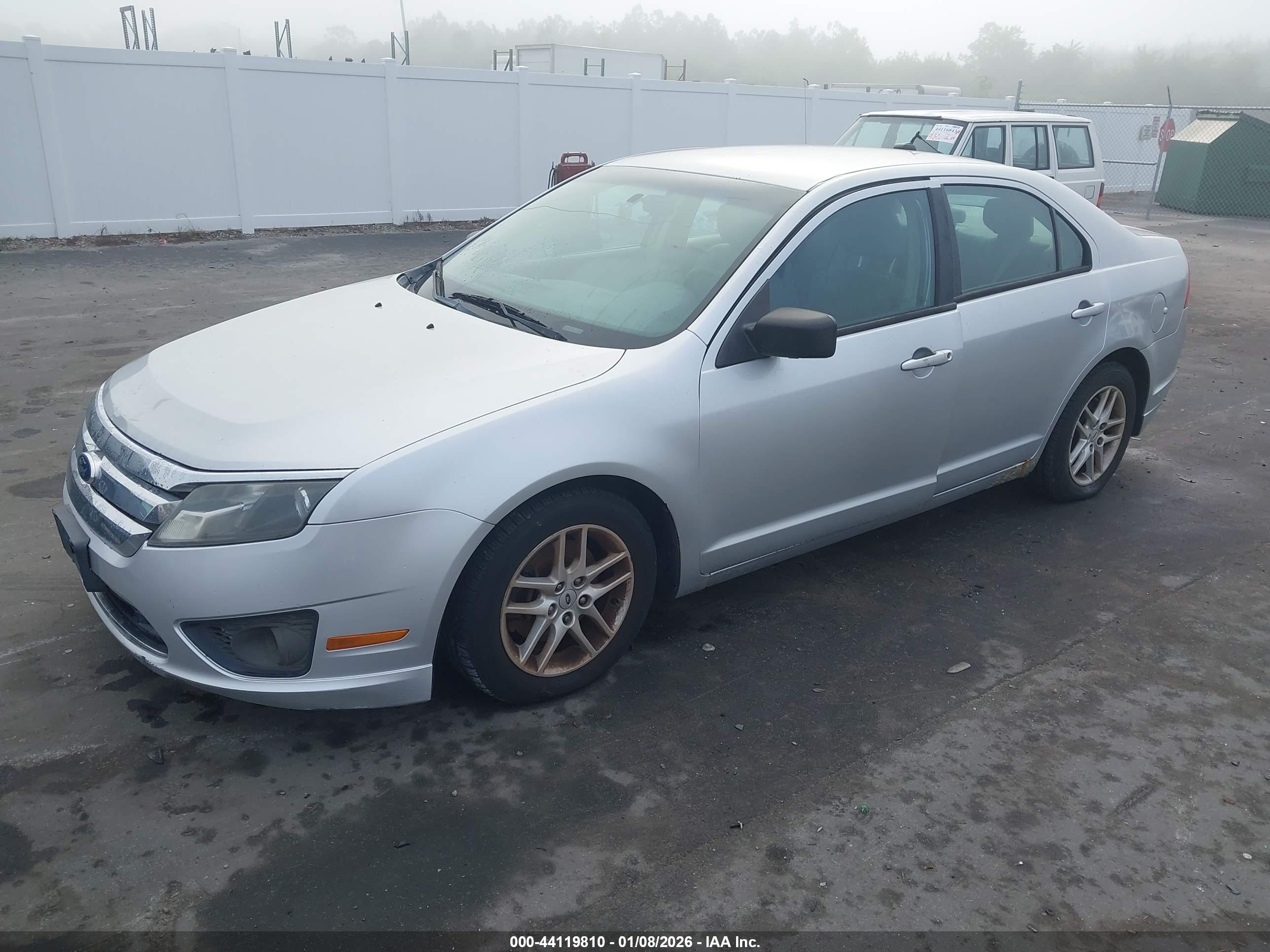 FORD FUSION image 2