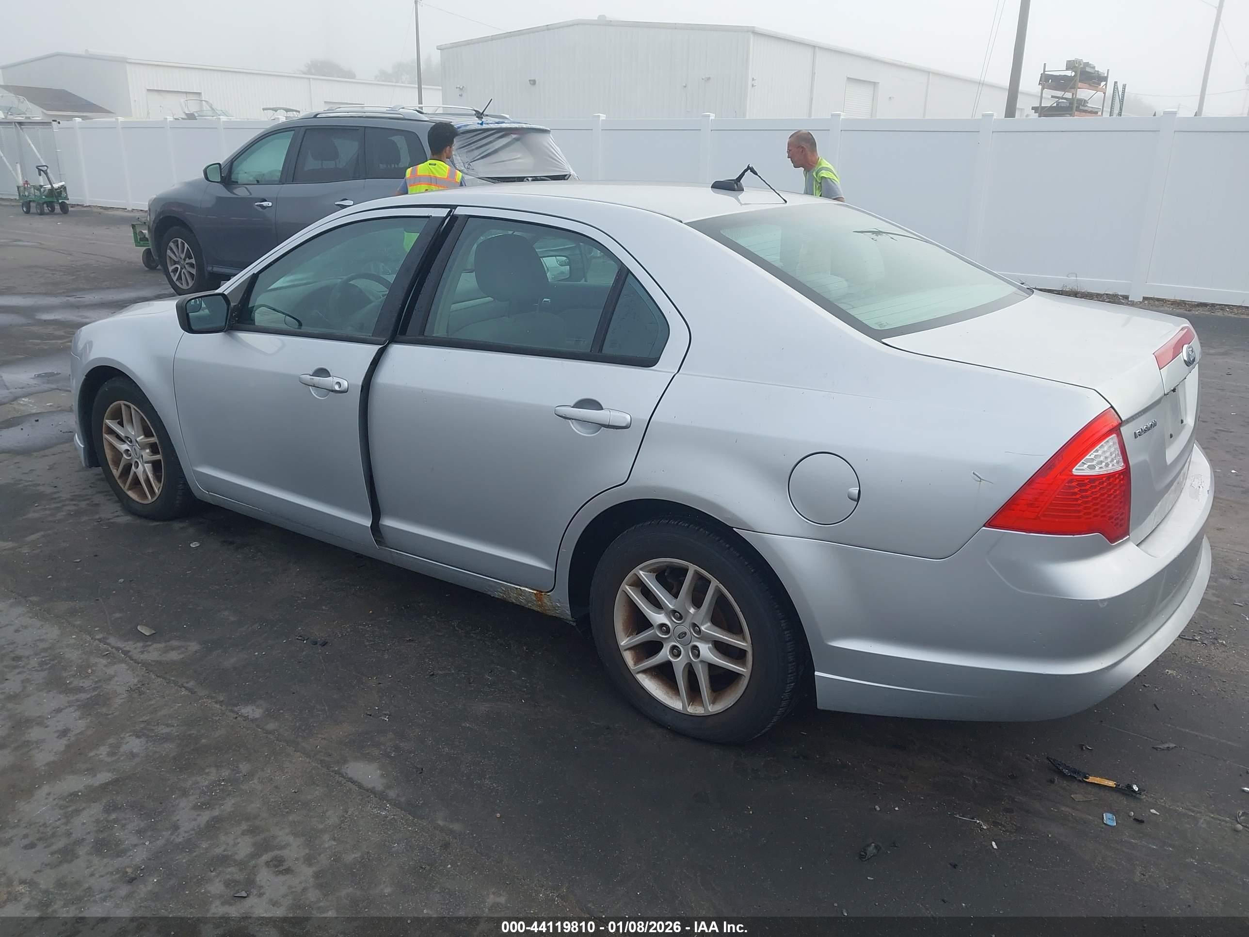 FORD FUSION image 3