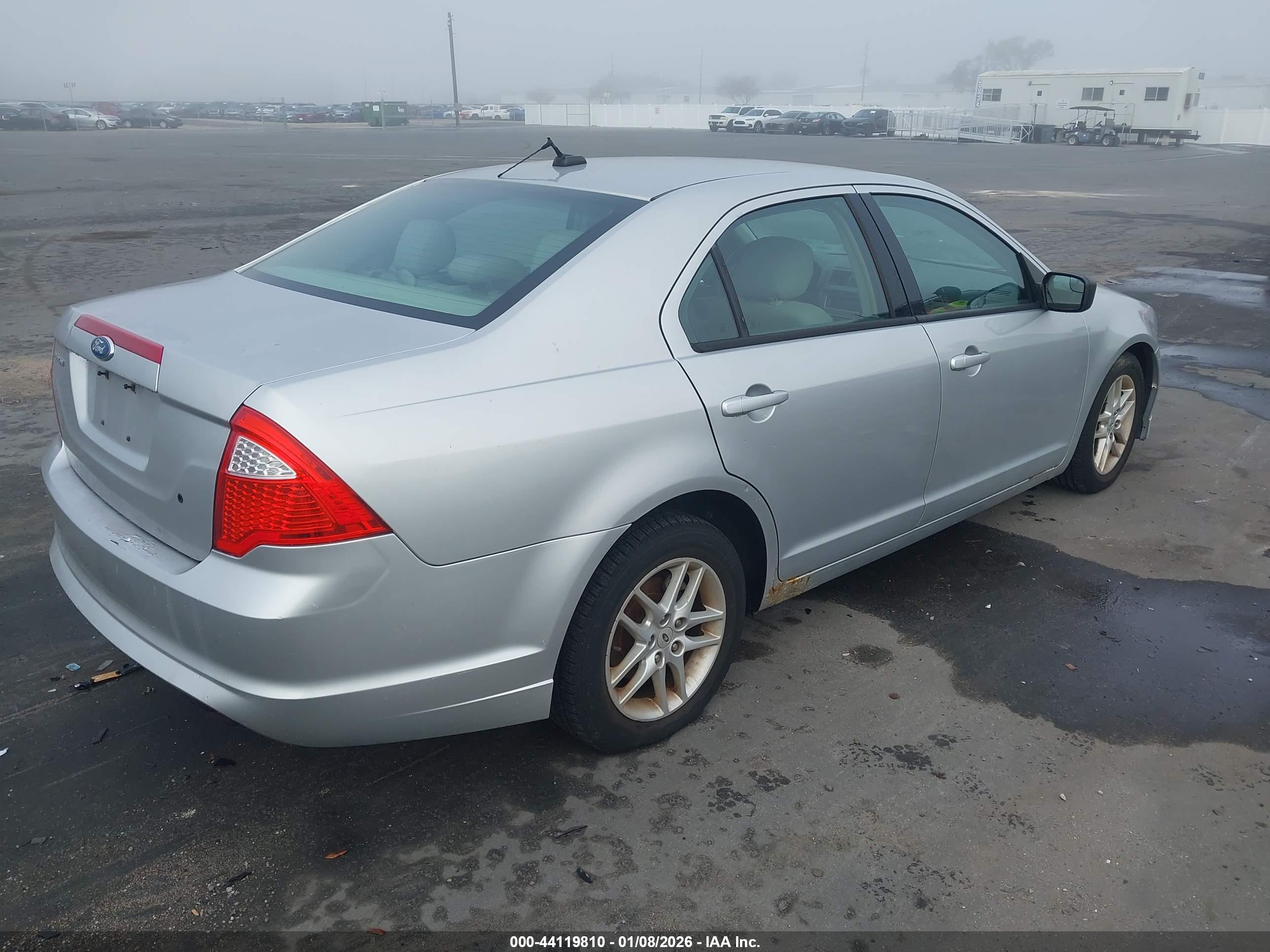 FORD FUSION image 4