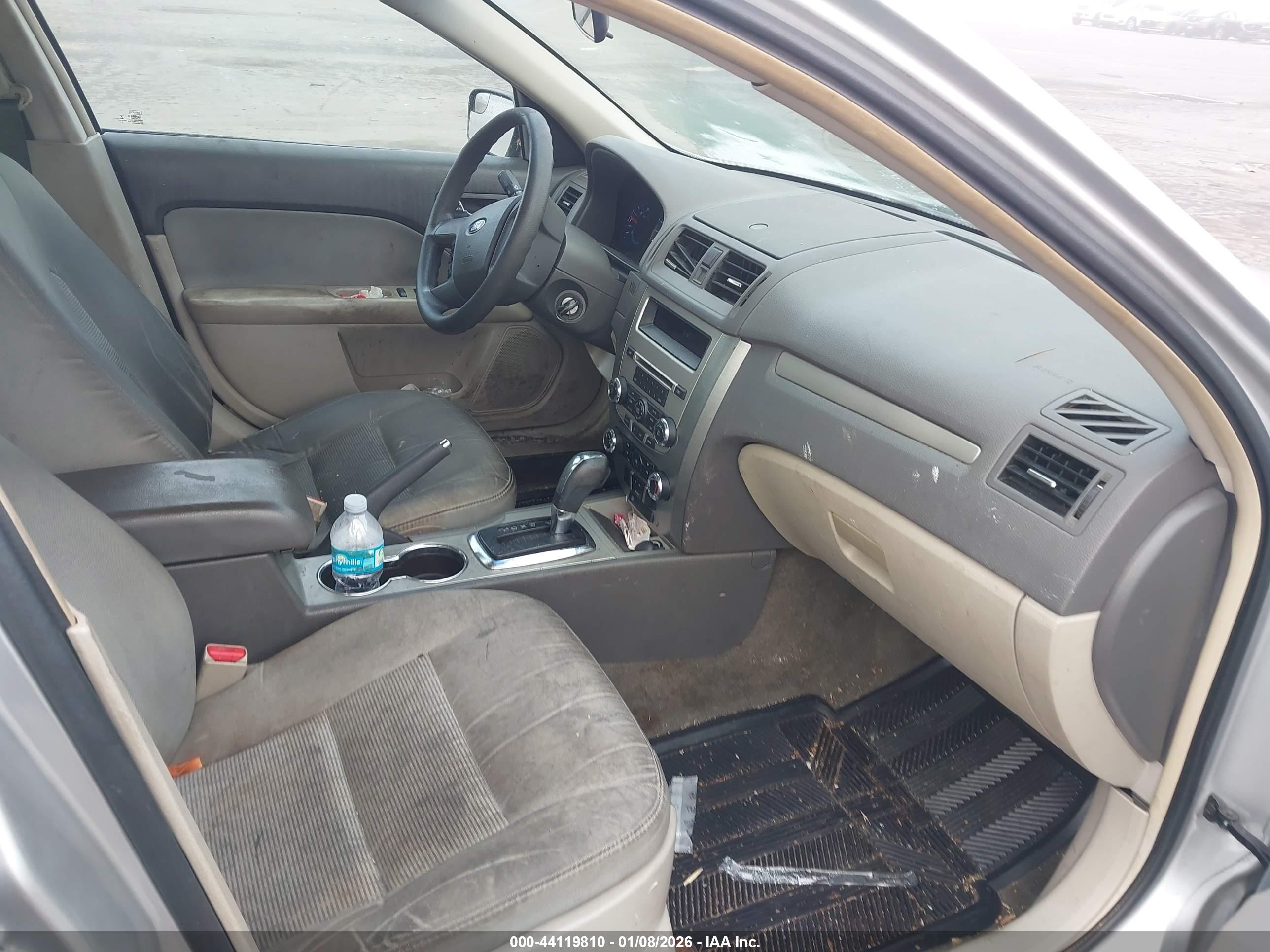 FORD FUSION image 5