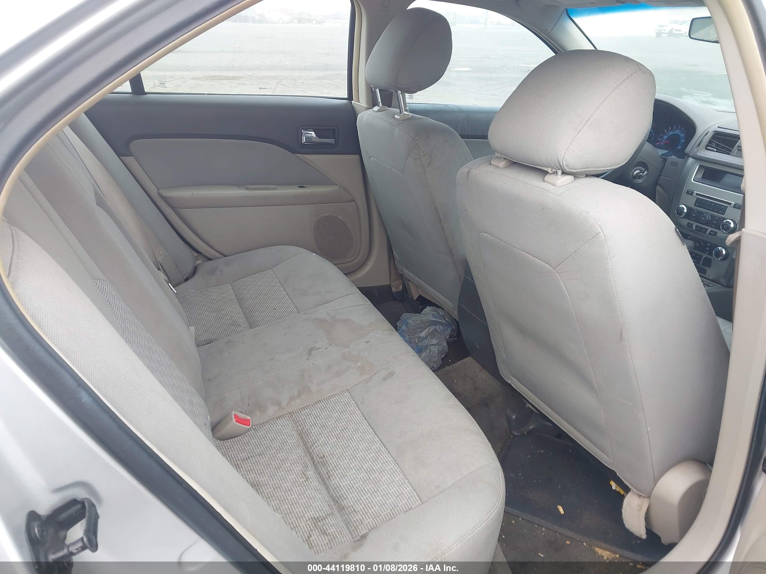 FORD FUSION image 8