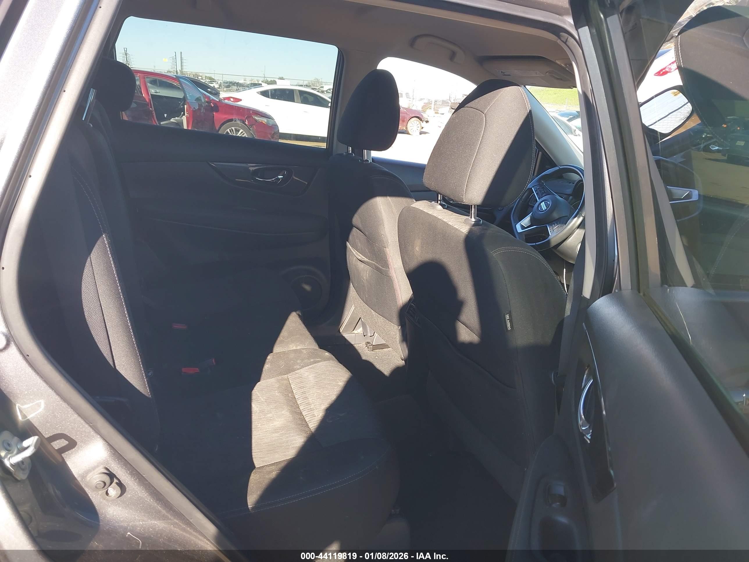 NISSAN ROGUE image 8