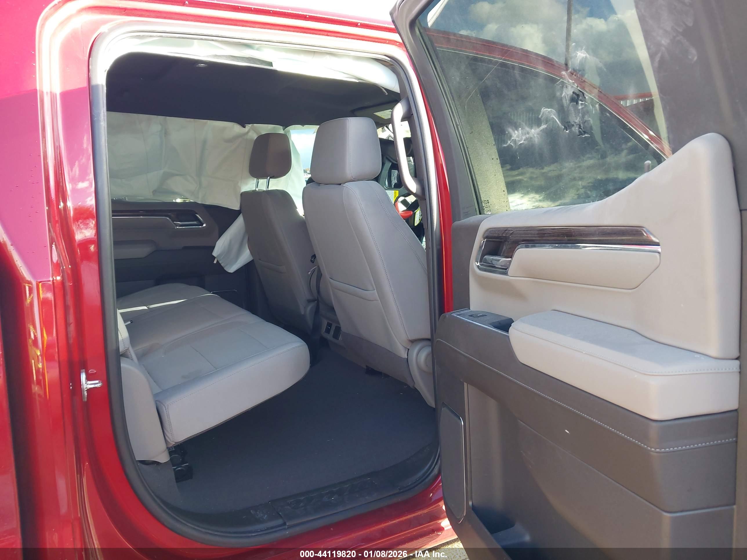 CHEVROLET SILVERADO image 8