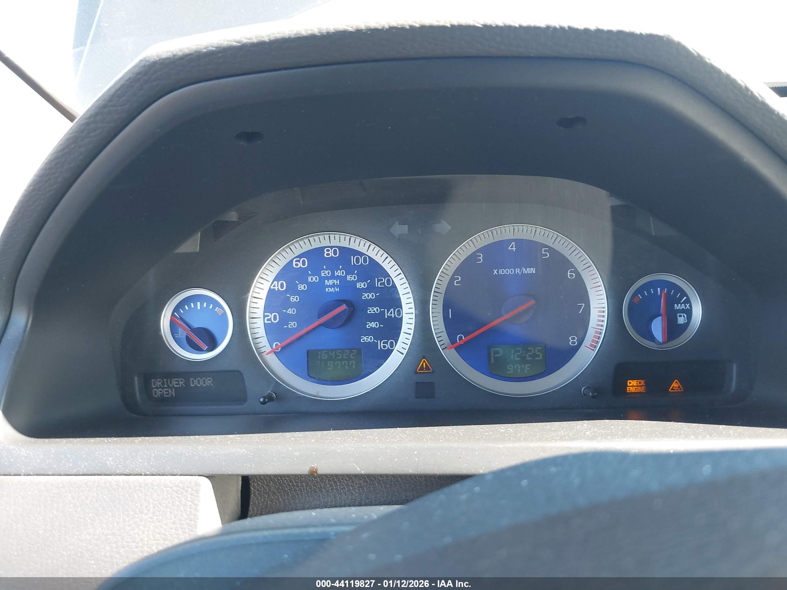 VOLVO XC90 image 7