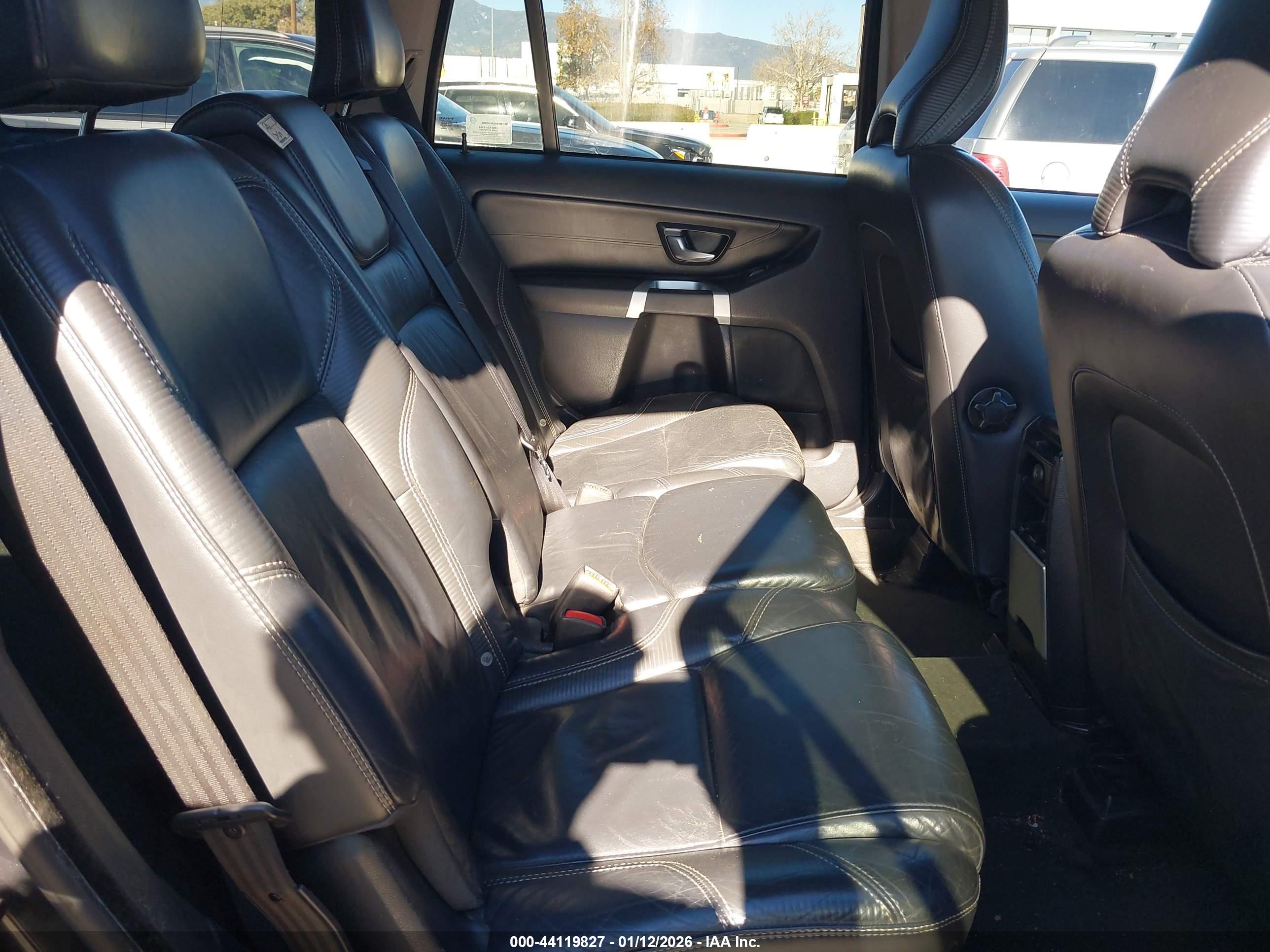 VOLVO XC90 image 8