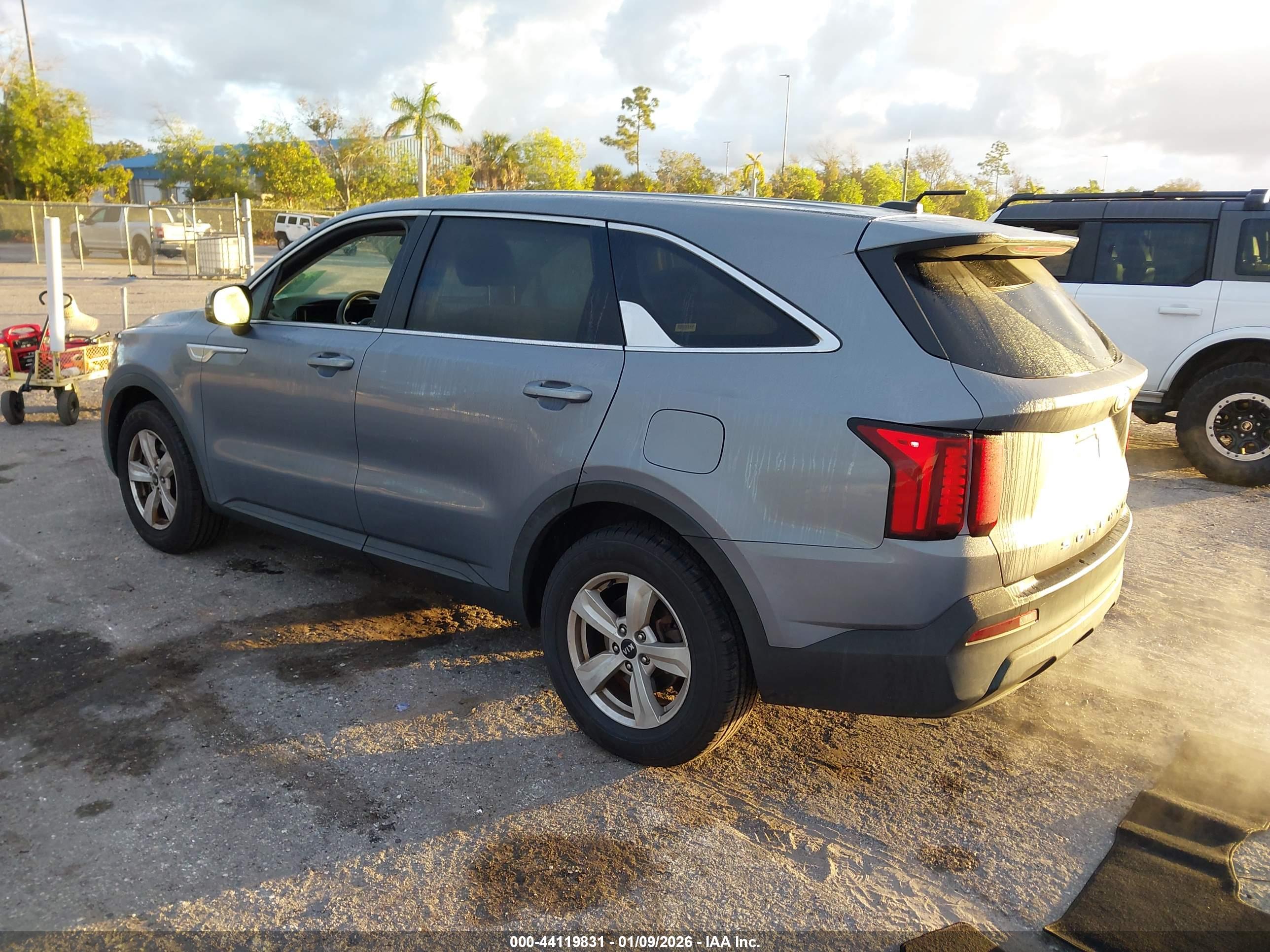 KIA SORENTO image 3