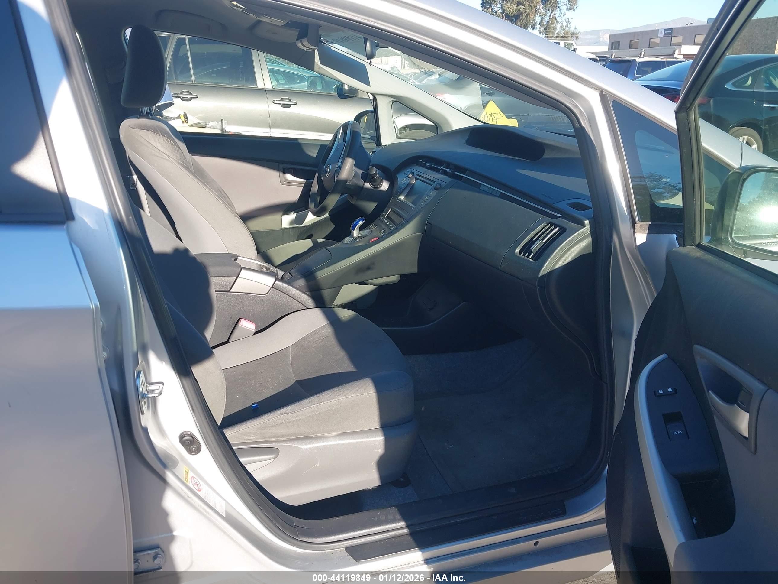 TOYOTA PRIUS image 5