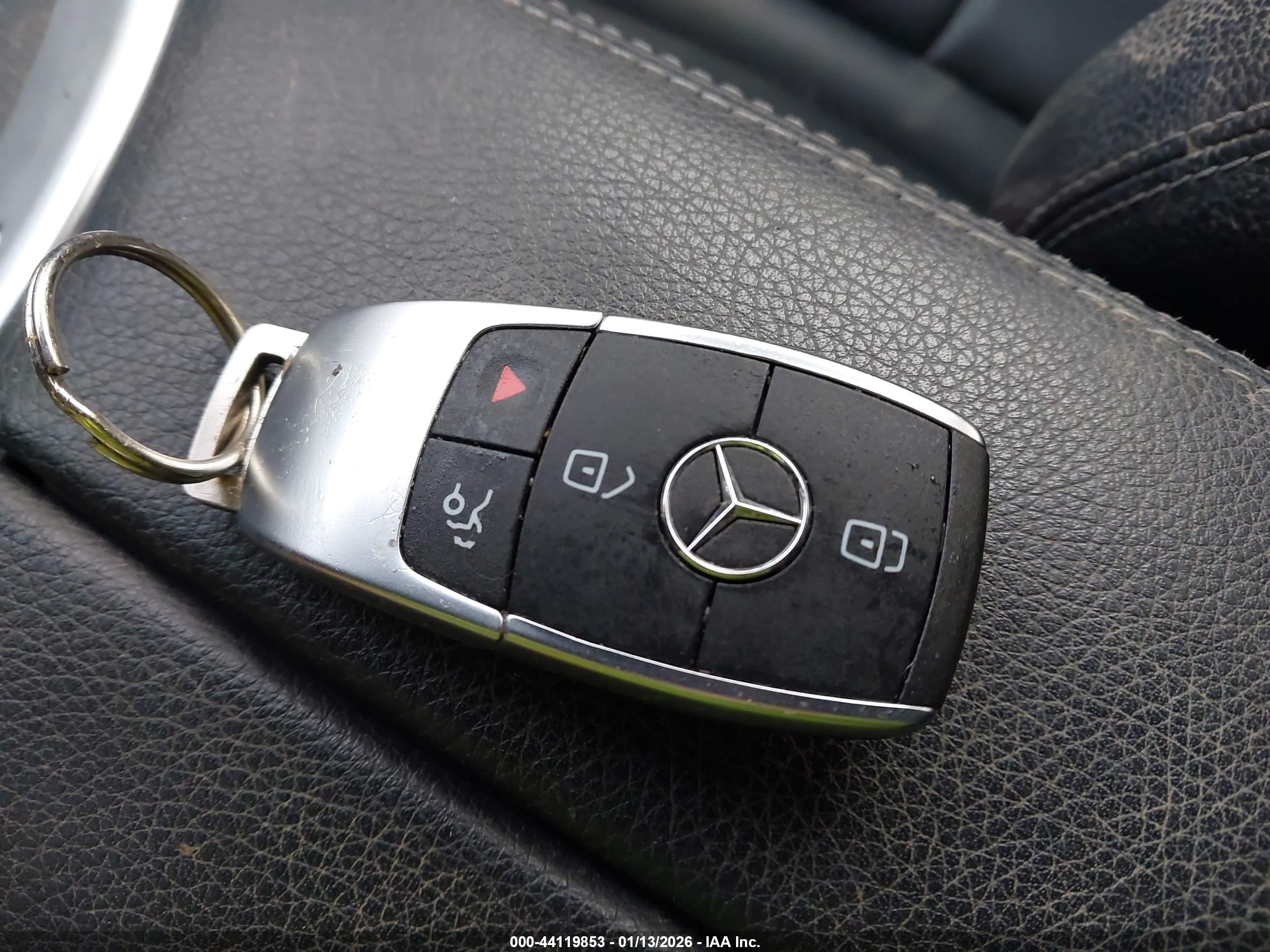 MERCEDES-BENZ GLC image 11