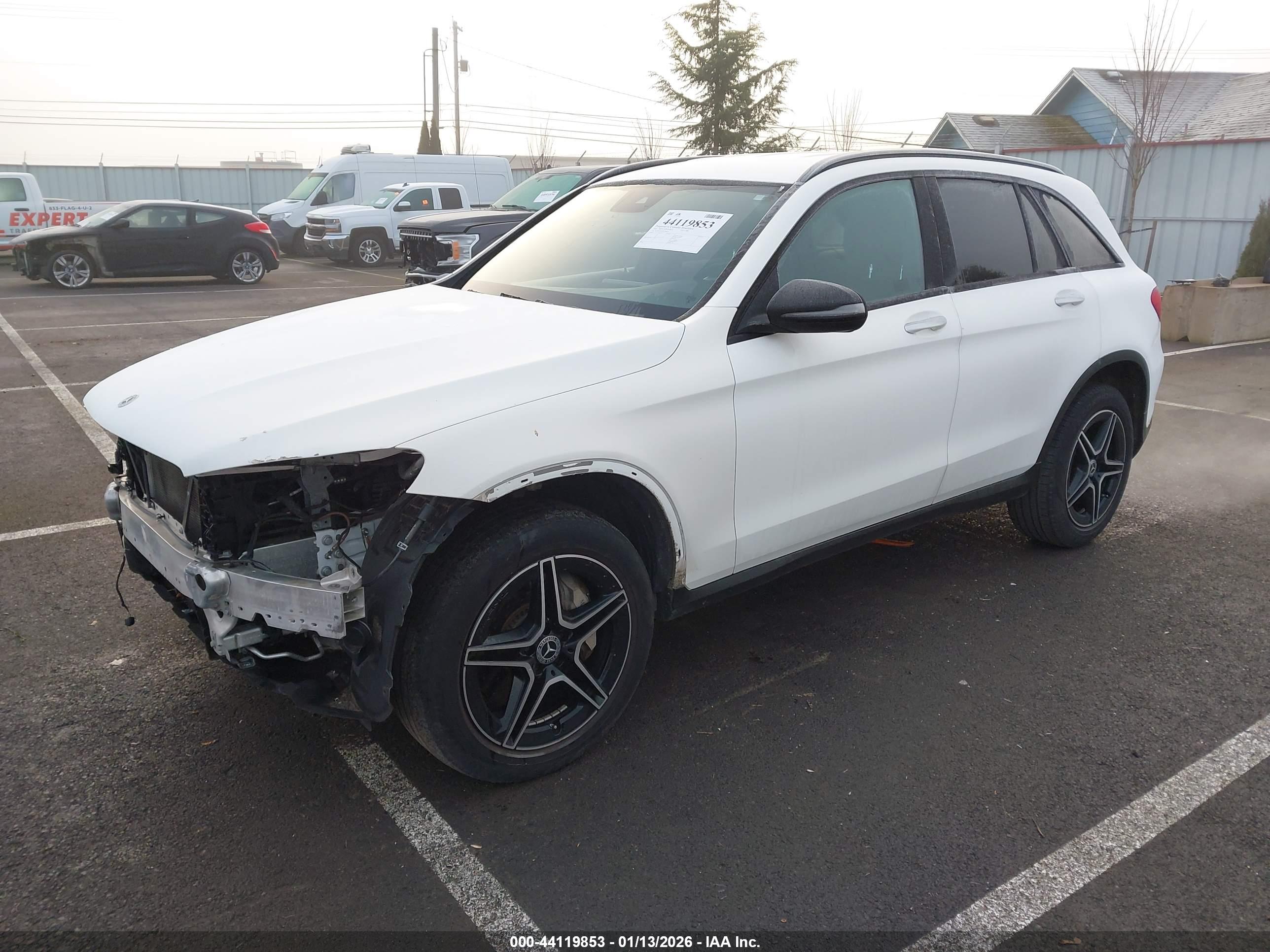MERCEDES-BENZ GLC image 2