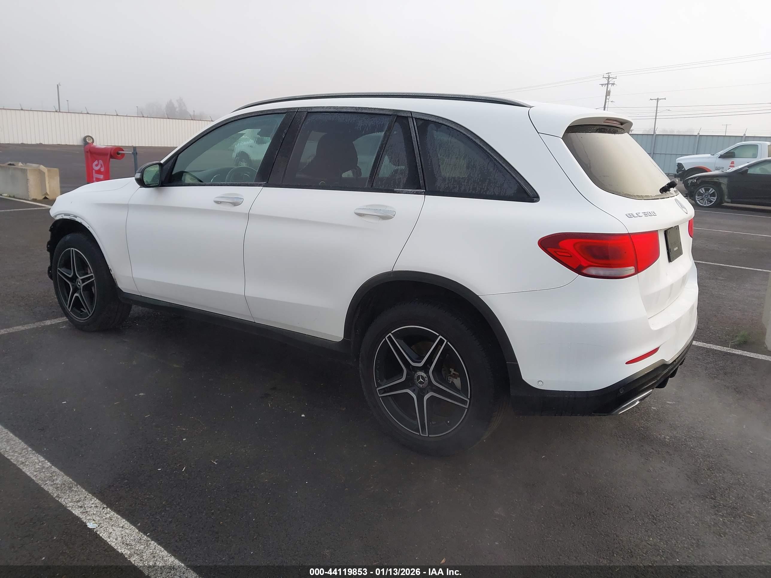 MERCEDES-BENZ GLC image 3
