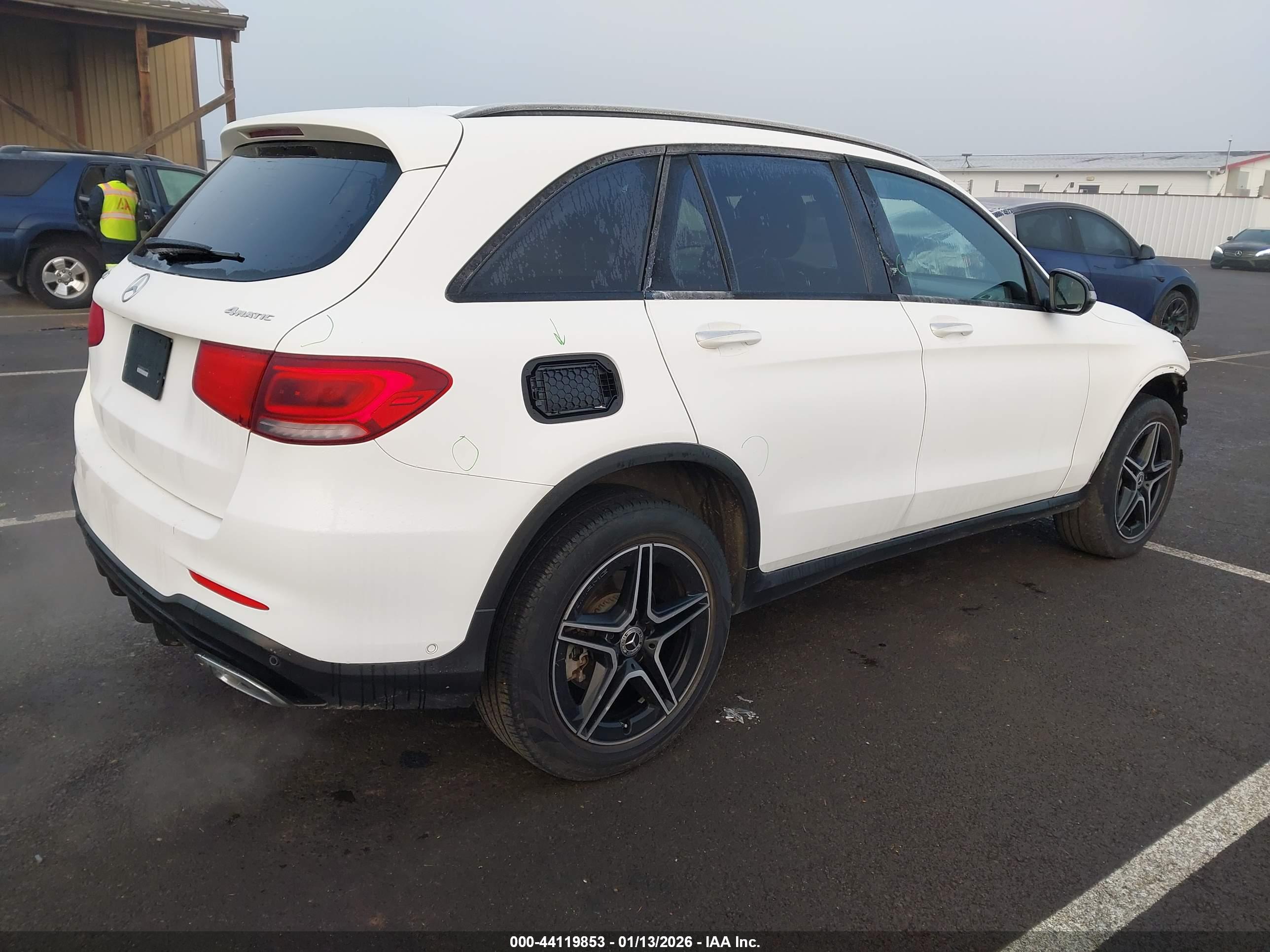 MERCEDES-BENZ GLC image 4