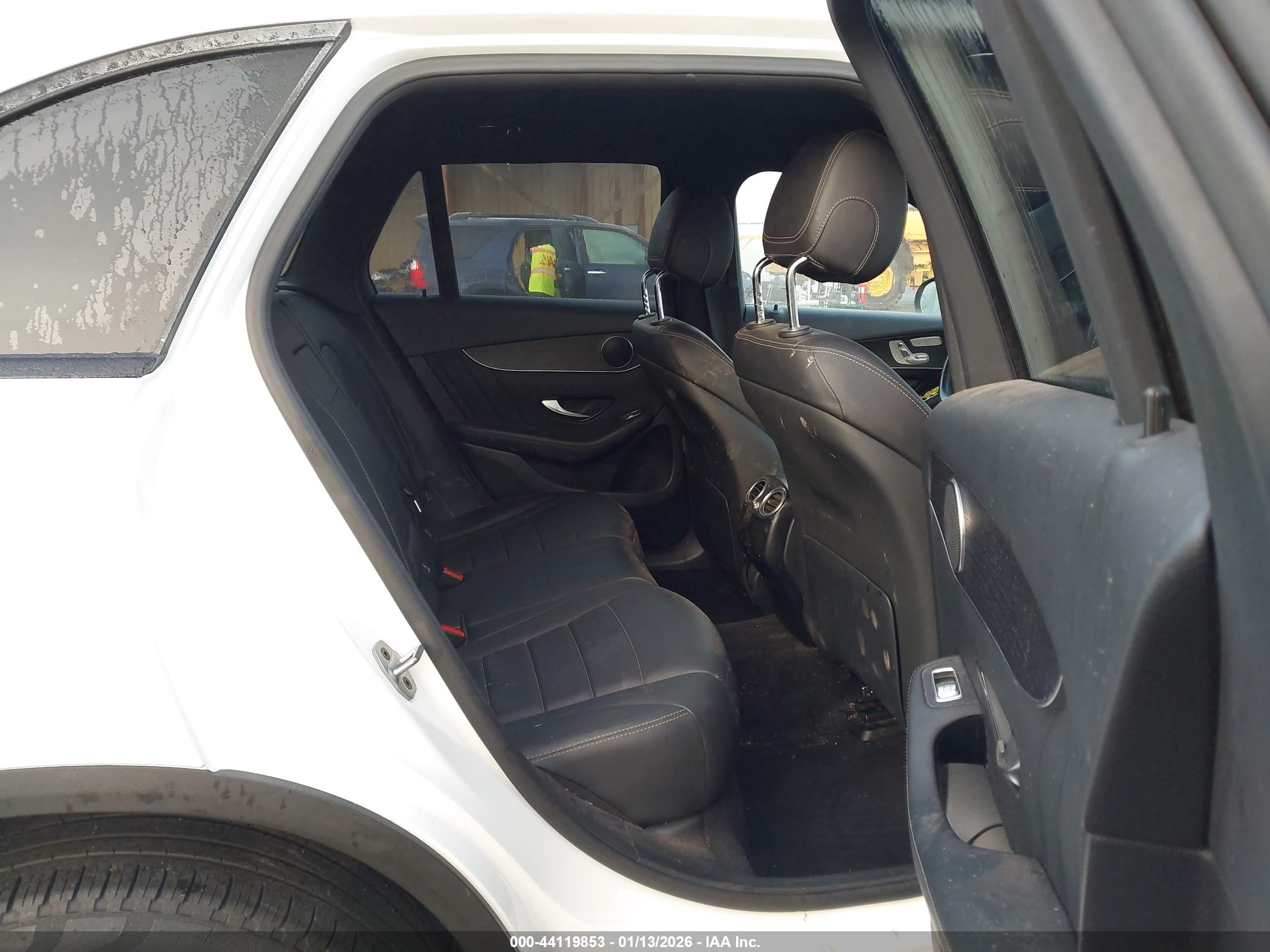 MERCEDES-BENZ GLC image 8
