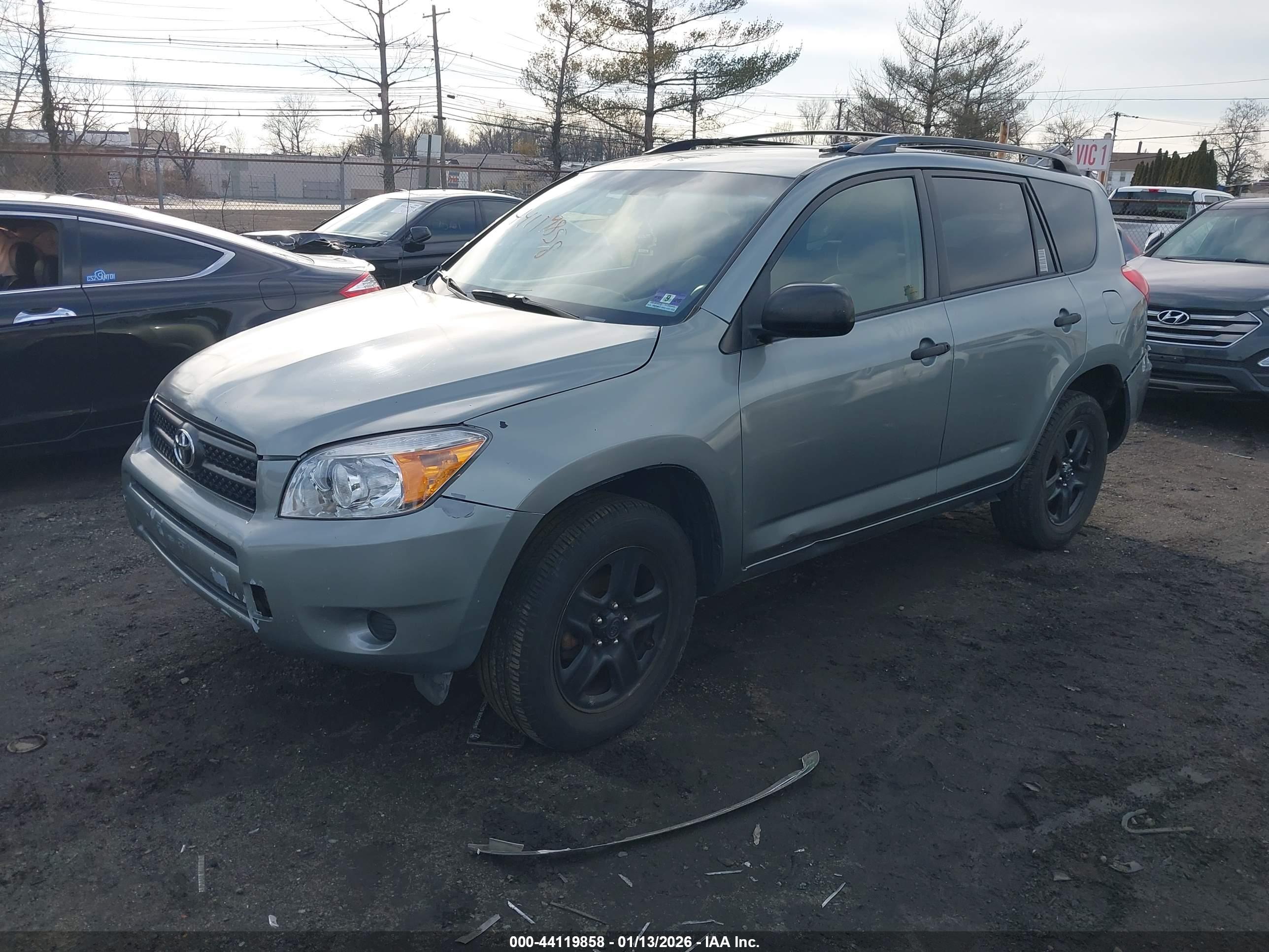 TOYOTA RAV4 image 2