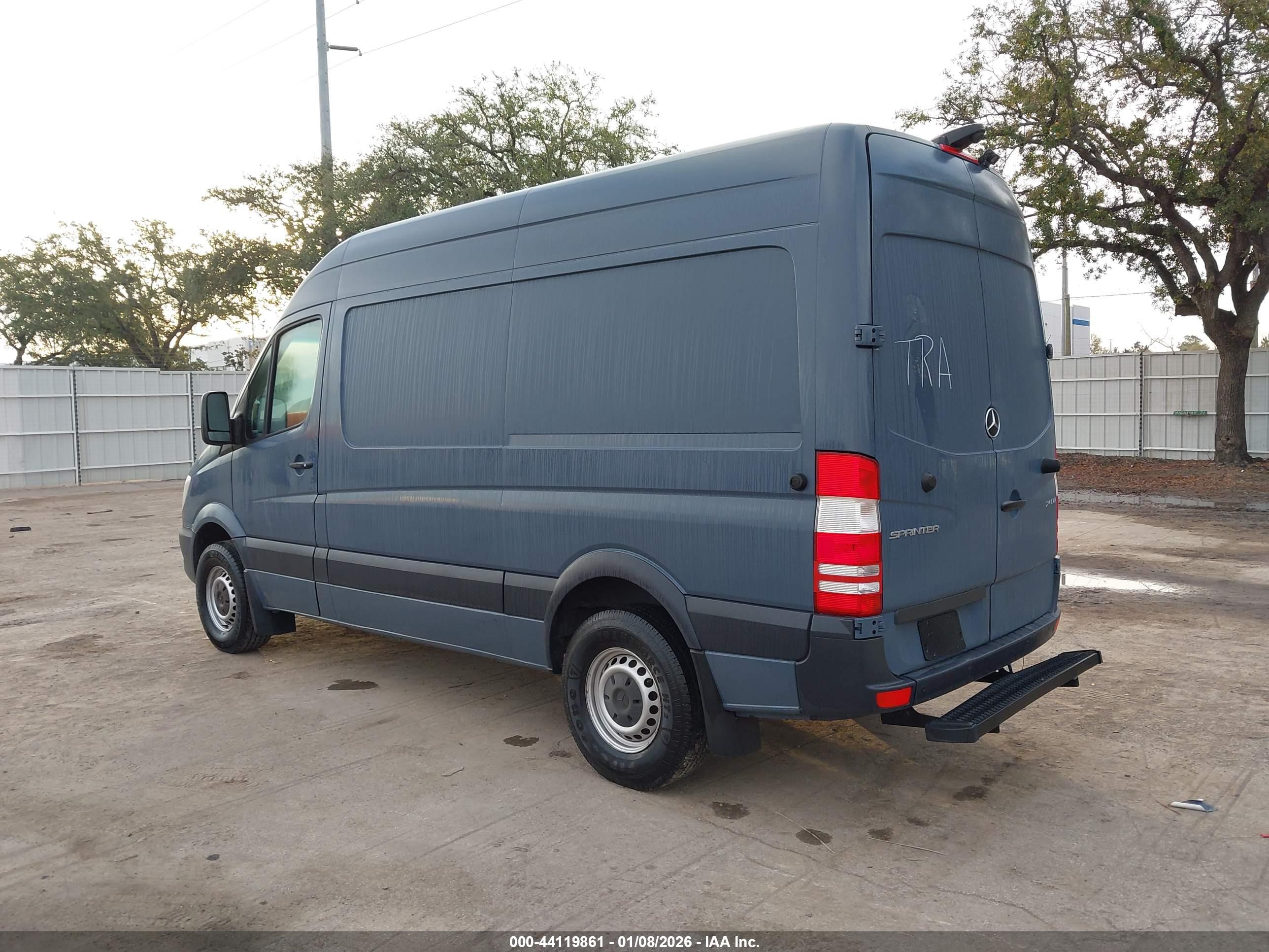 MERCEDES-BENZ SPRINTER image 3