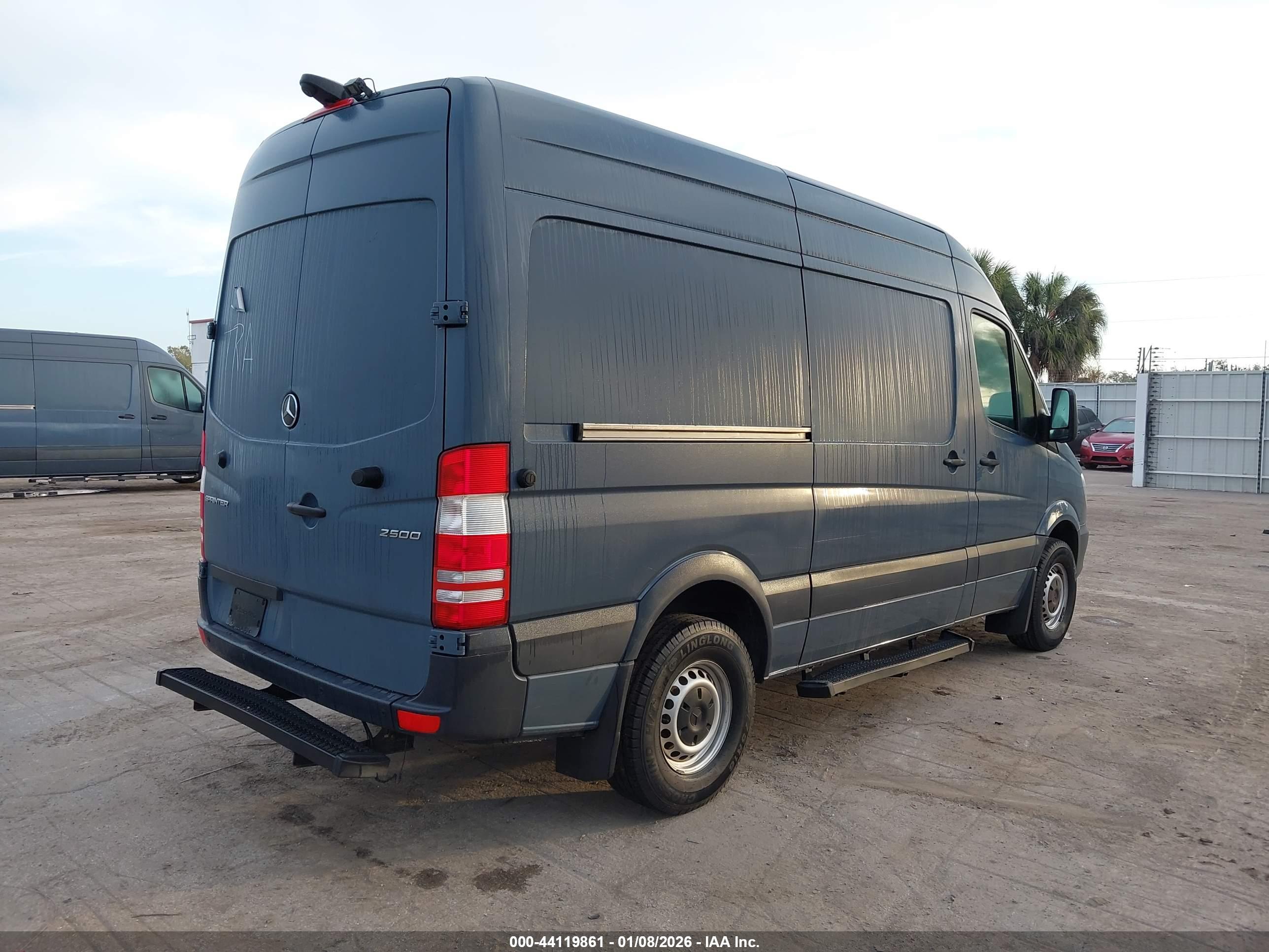 MERCEDES-BENZ SPRINTER image 4