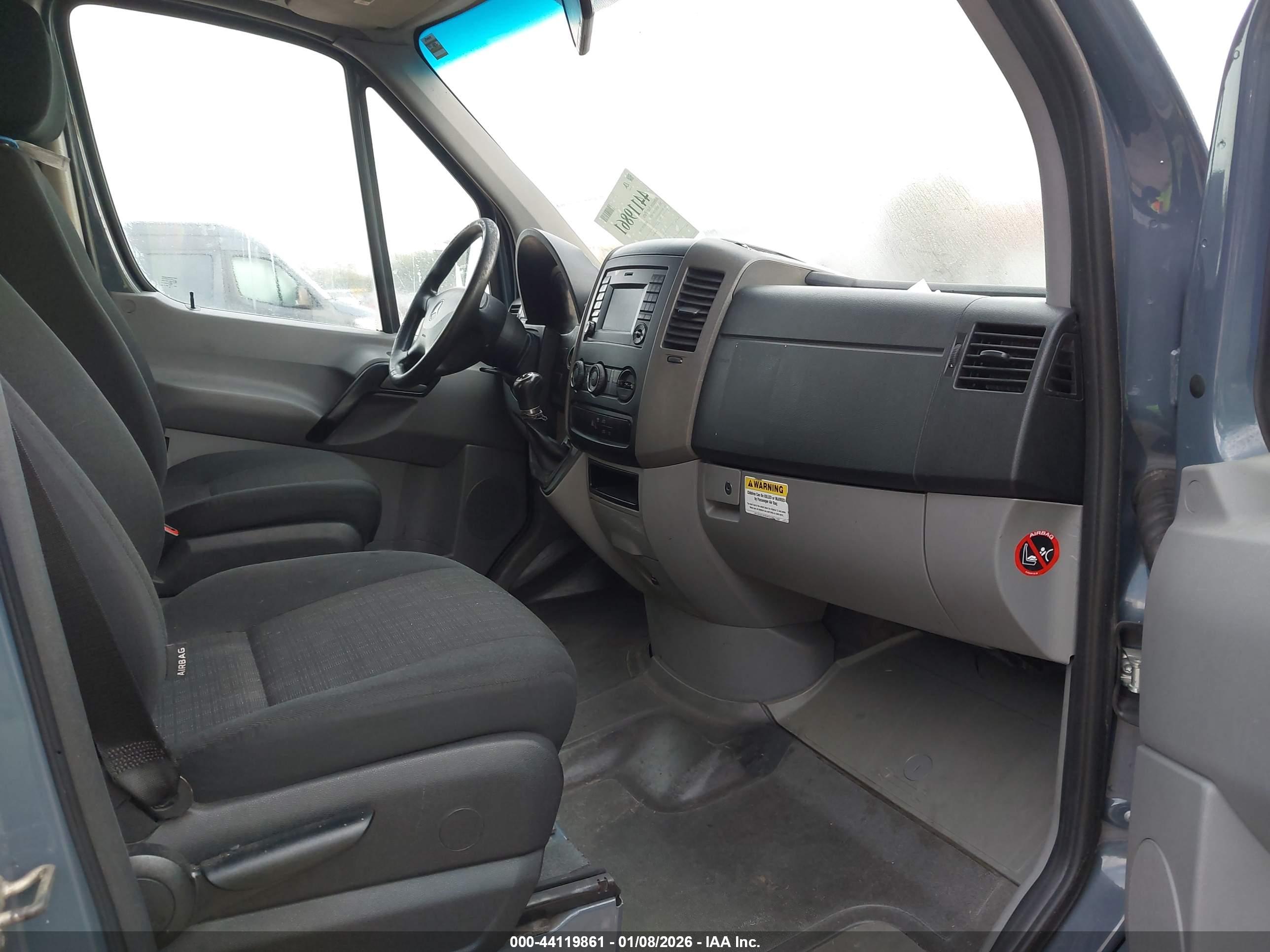 MERCEDES-BENZ SPRINTER image 5