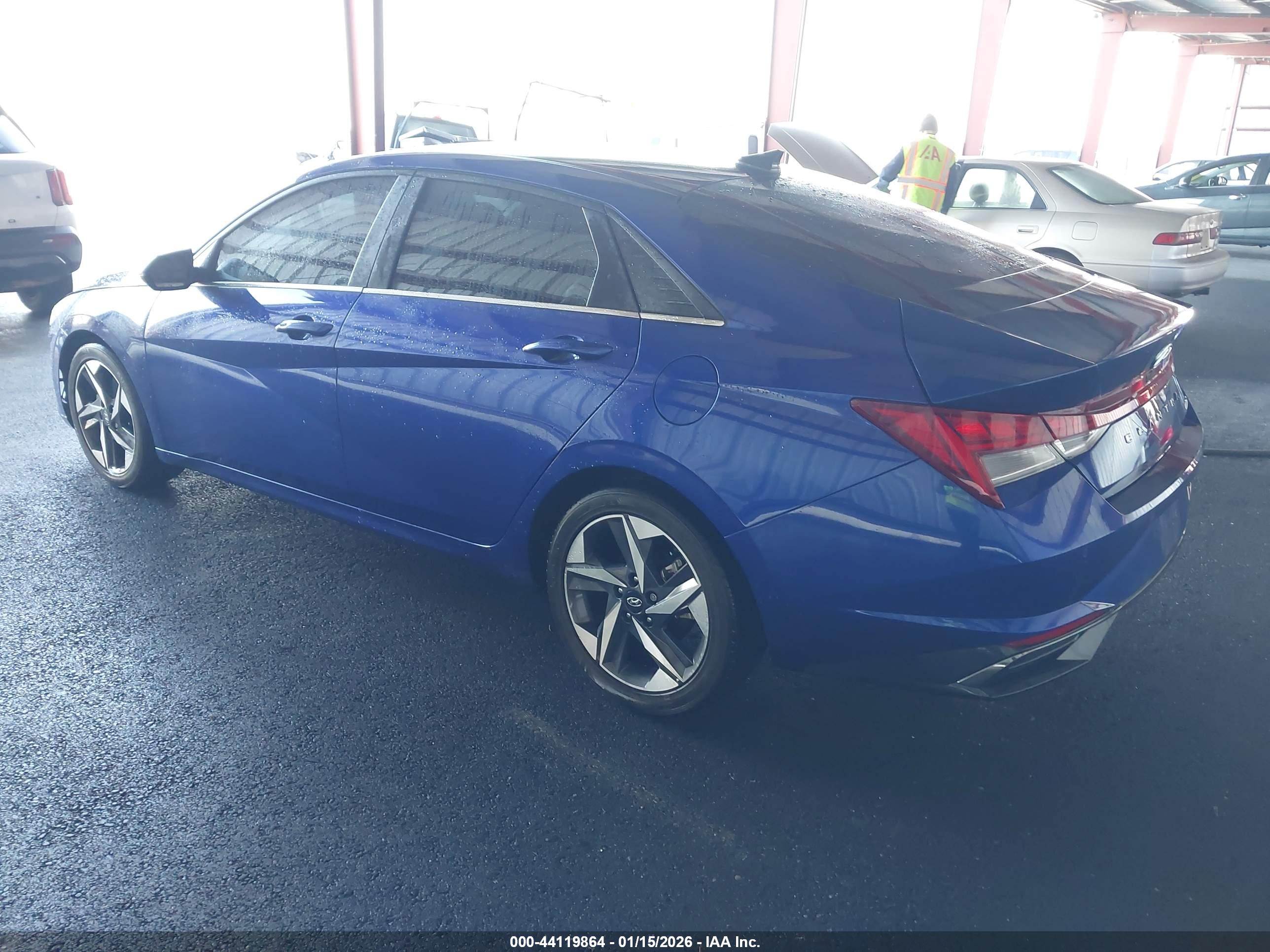 HYUNDAI ELANTRA image 3
