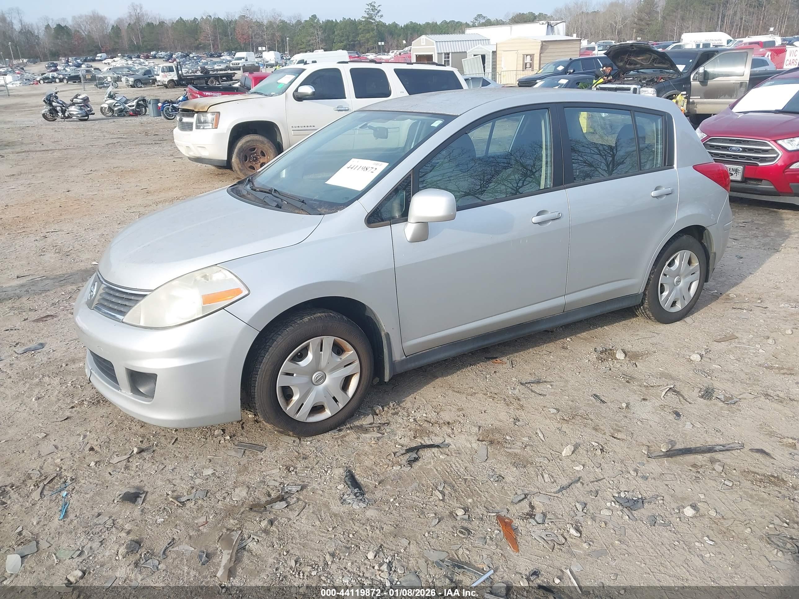 NISSAN VERSA image 2