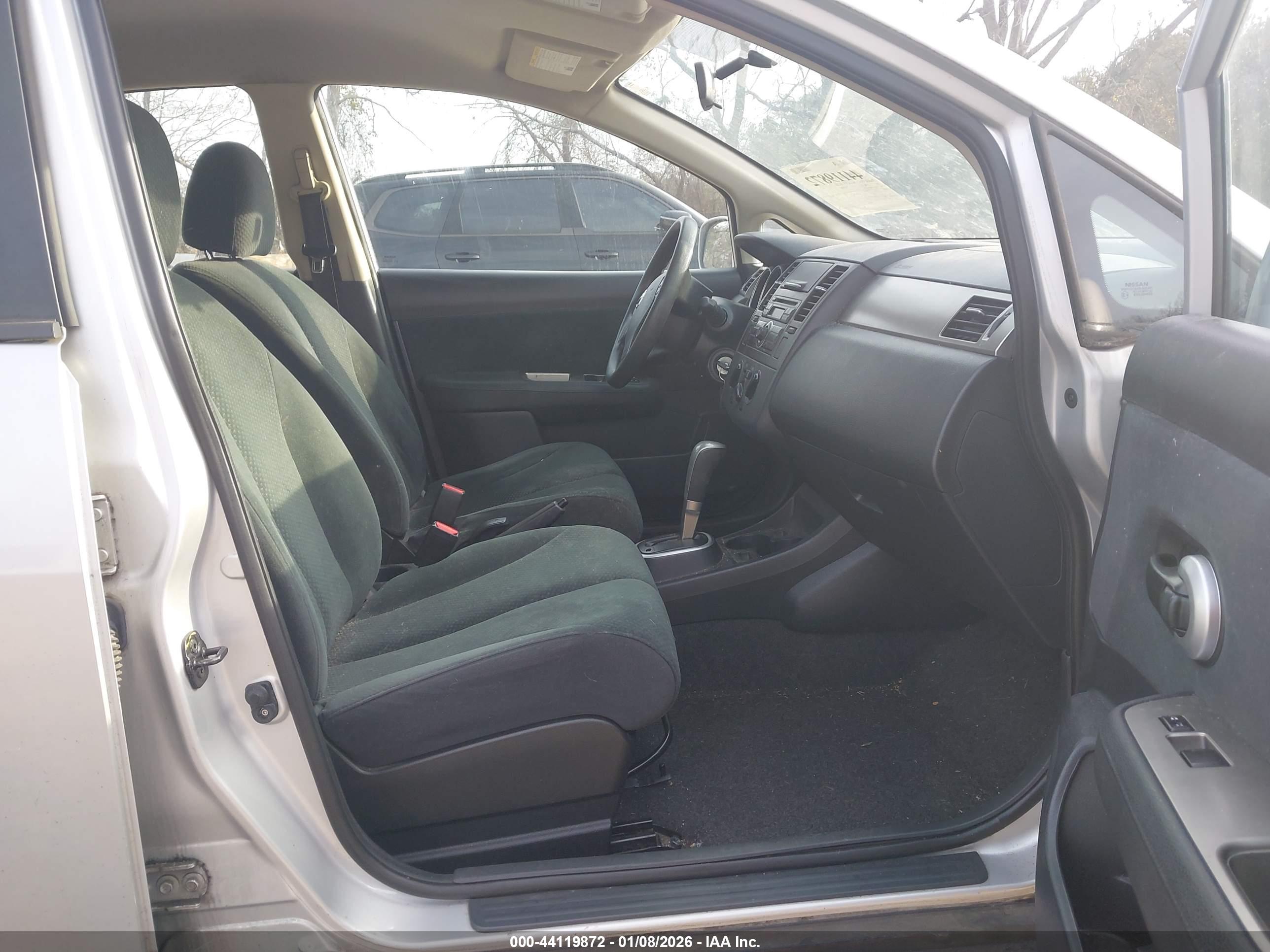 NISSAN VERSA image 5