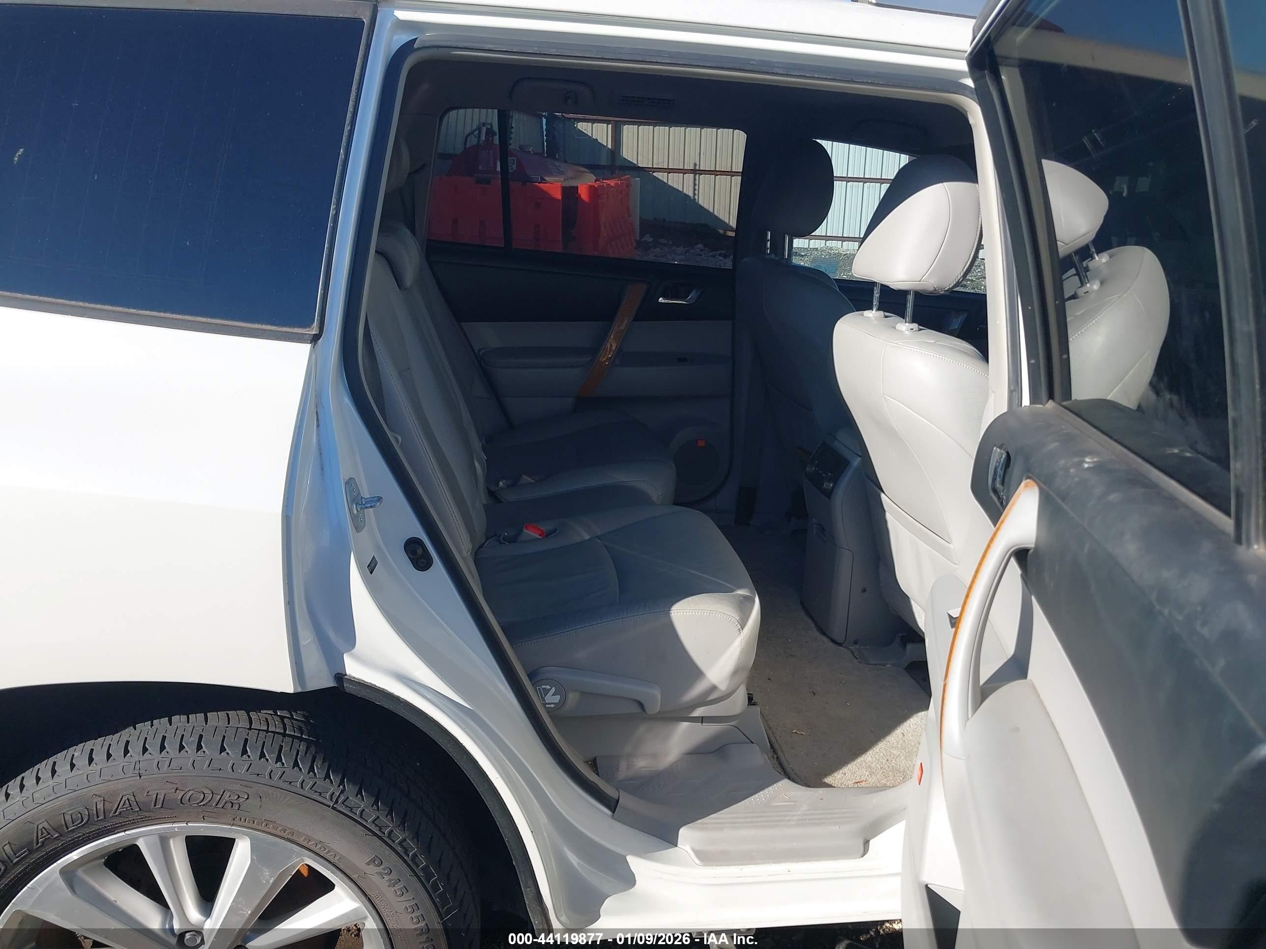 TOYOTA HIGHLANDER image 8