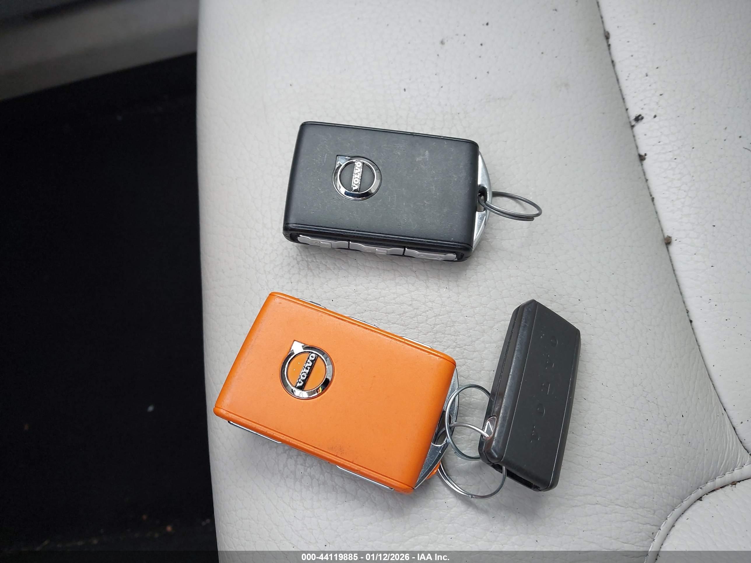 VOLVO XC60 image 11