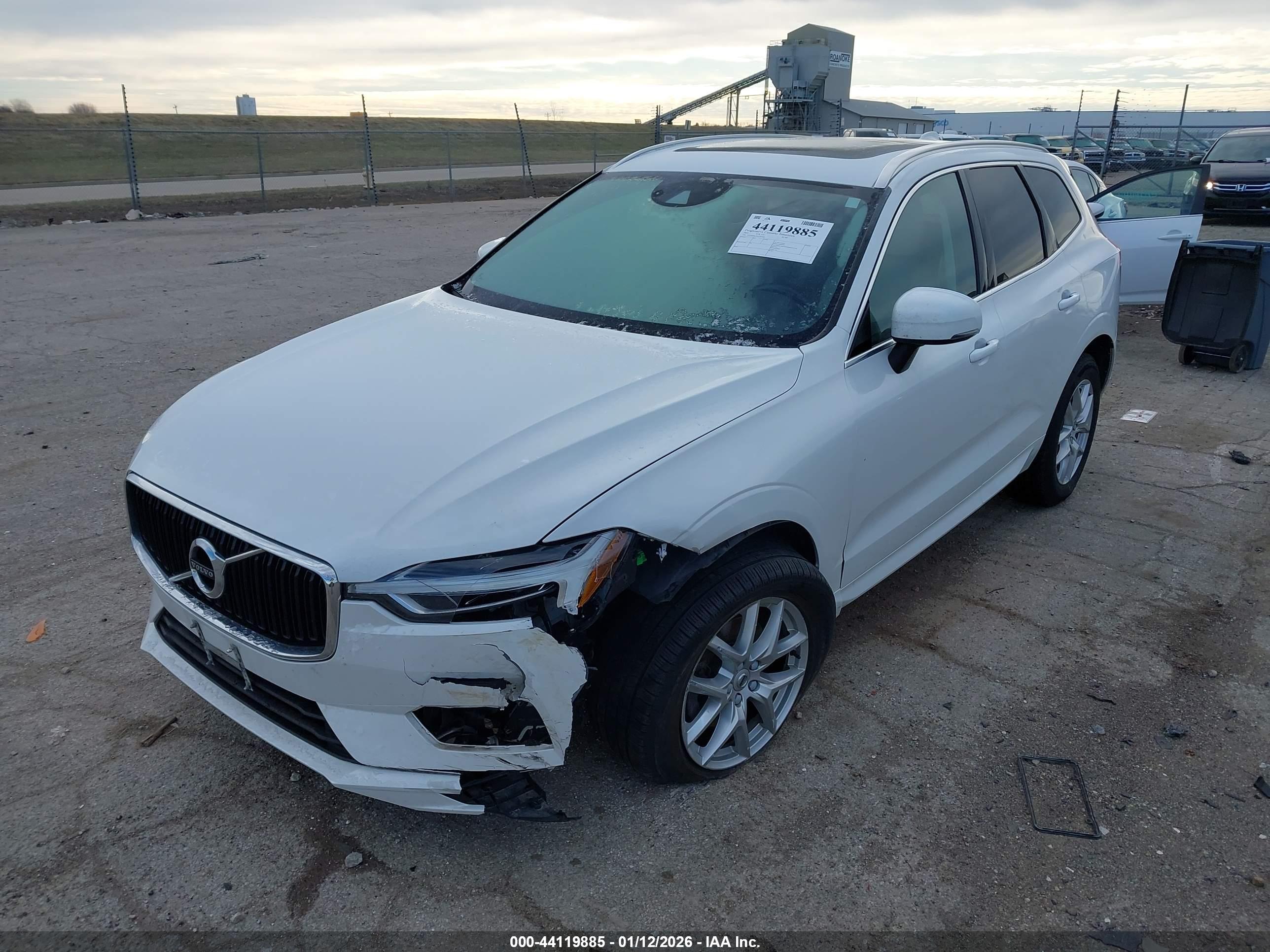 VOLVO XC60 image 2