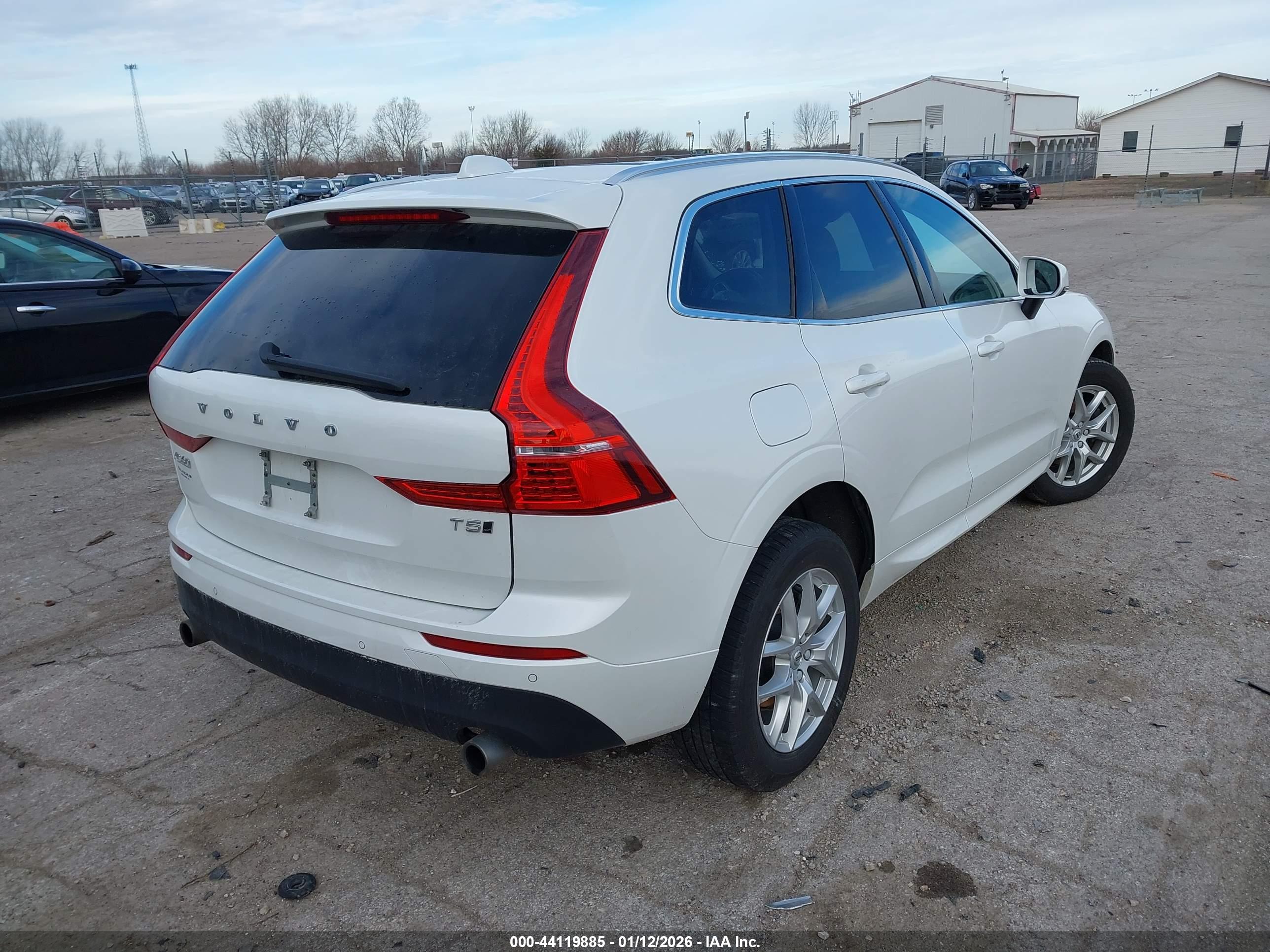 VOLVO XC60 image 4