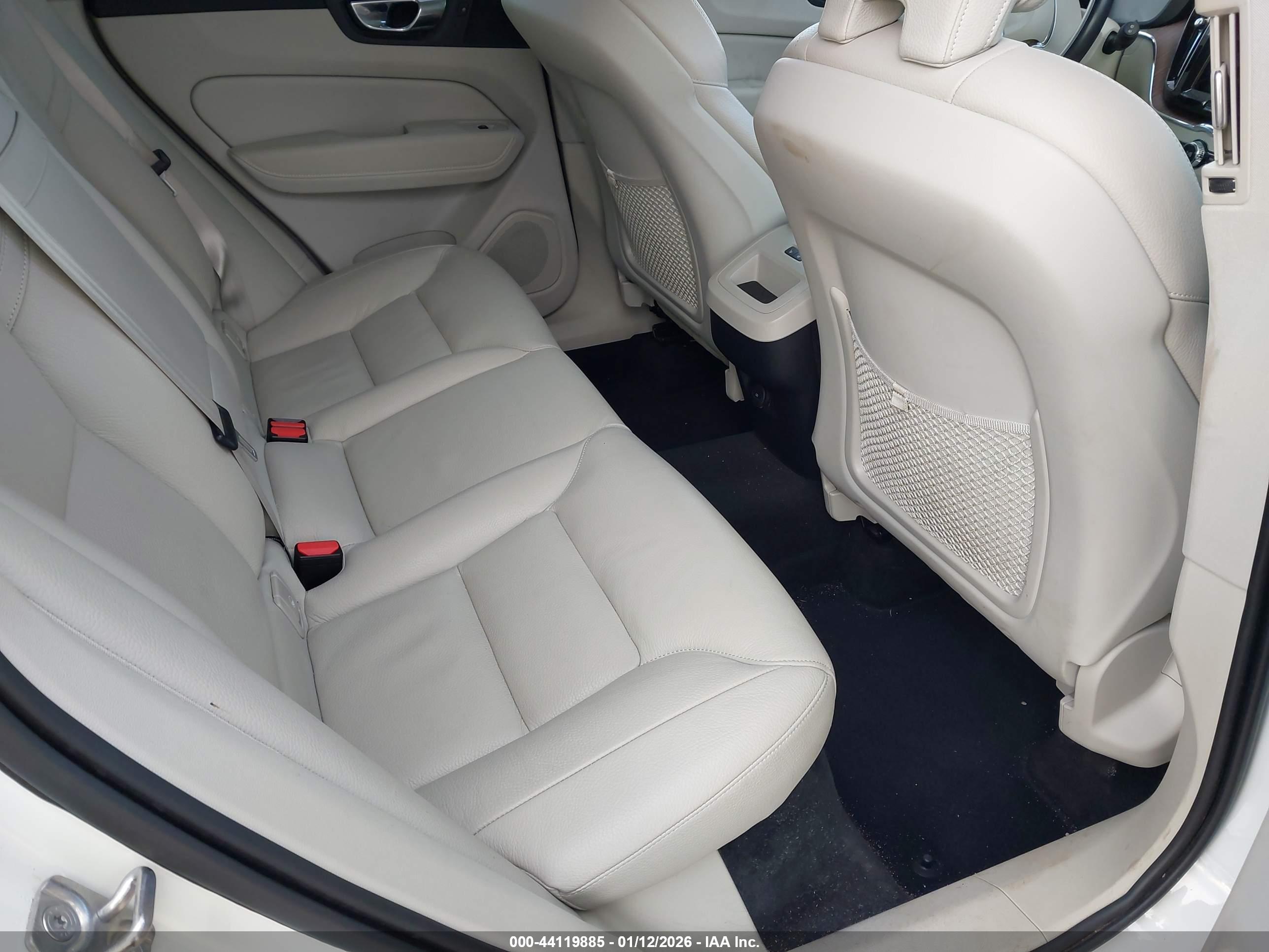 VOLVO XC60 image 8
