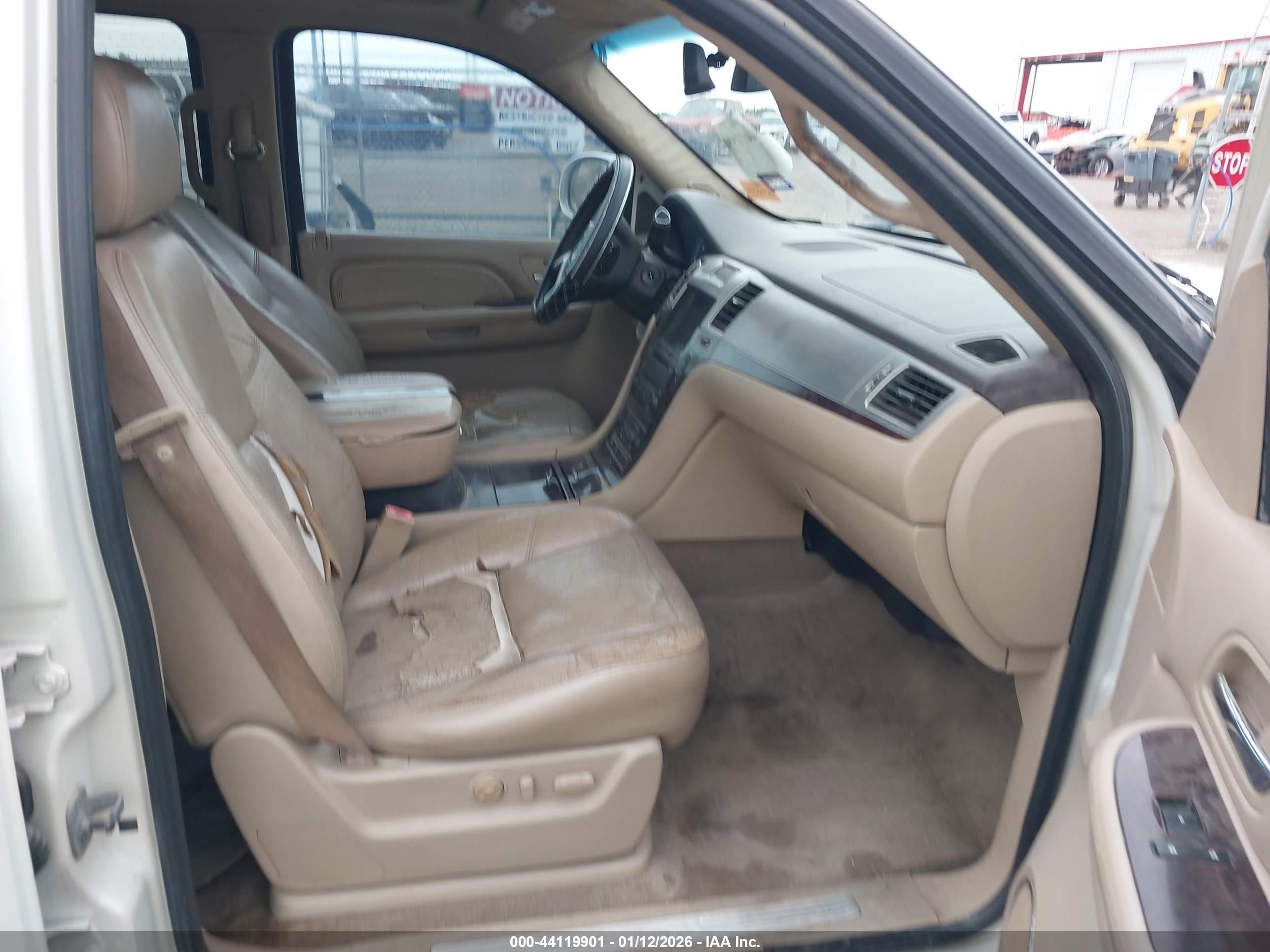 CADILLAC ESCALADE image 5