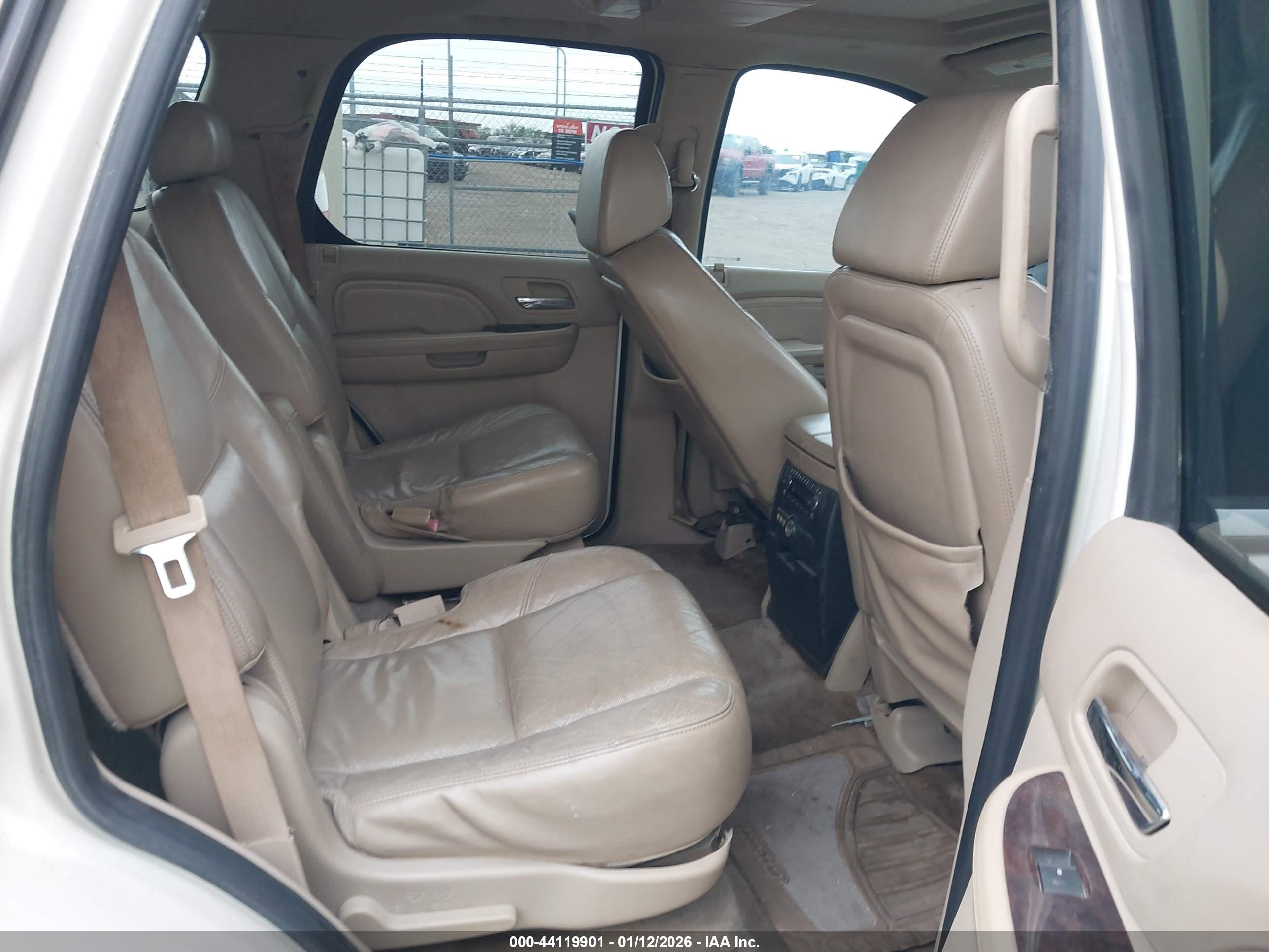 CADILLAC ESCALADE image 8