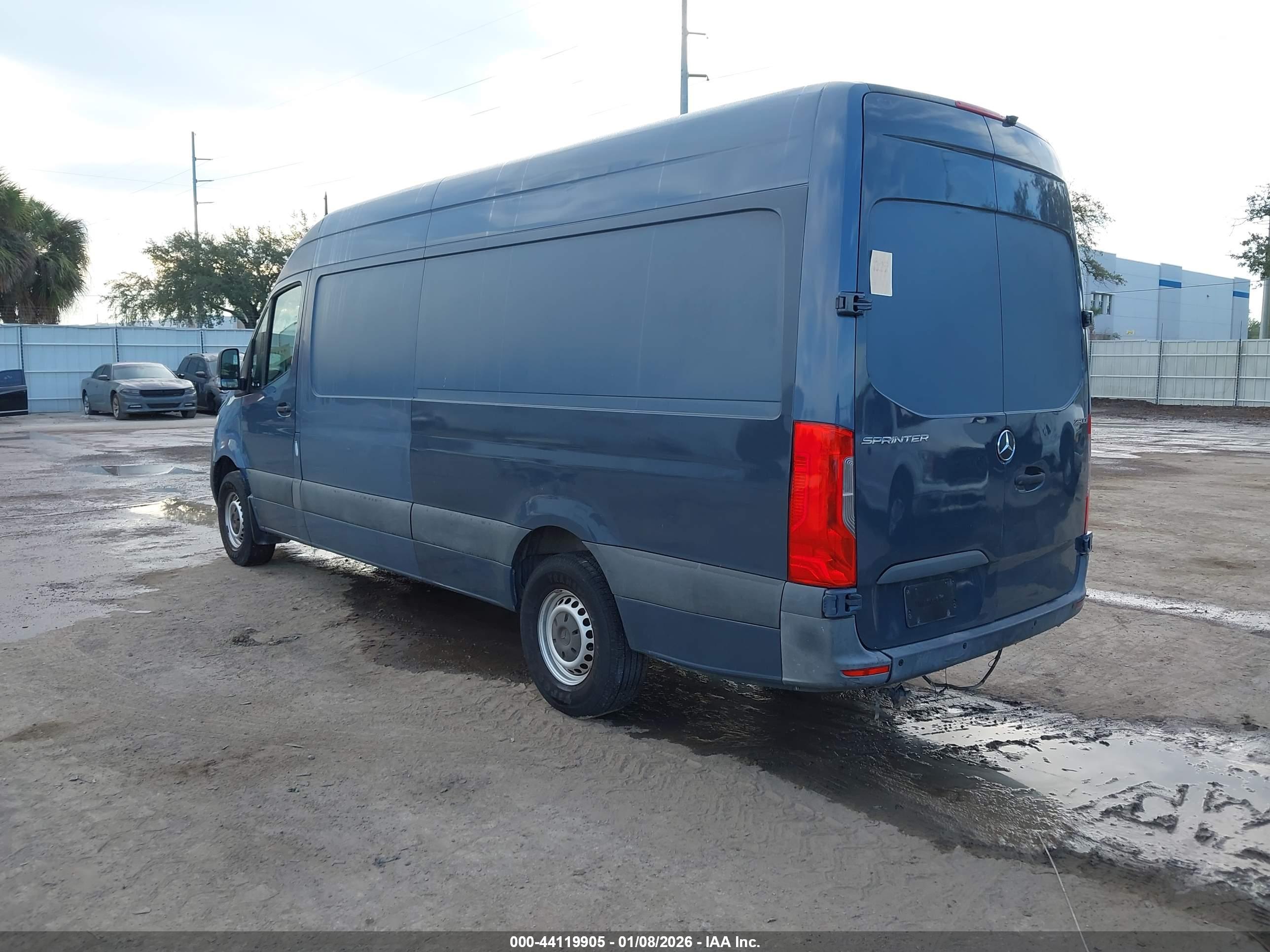 MERCEDES-BENZ SPRINTER image 3