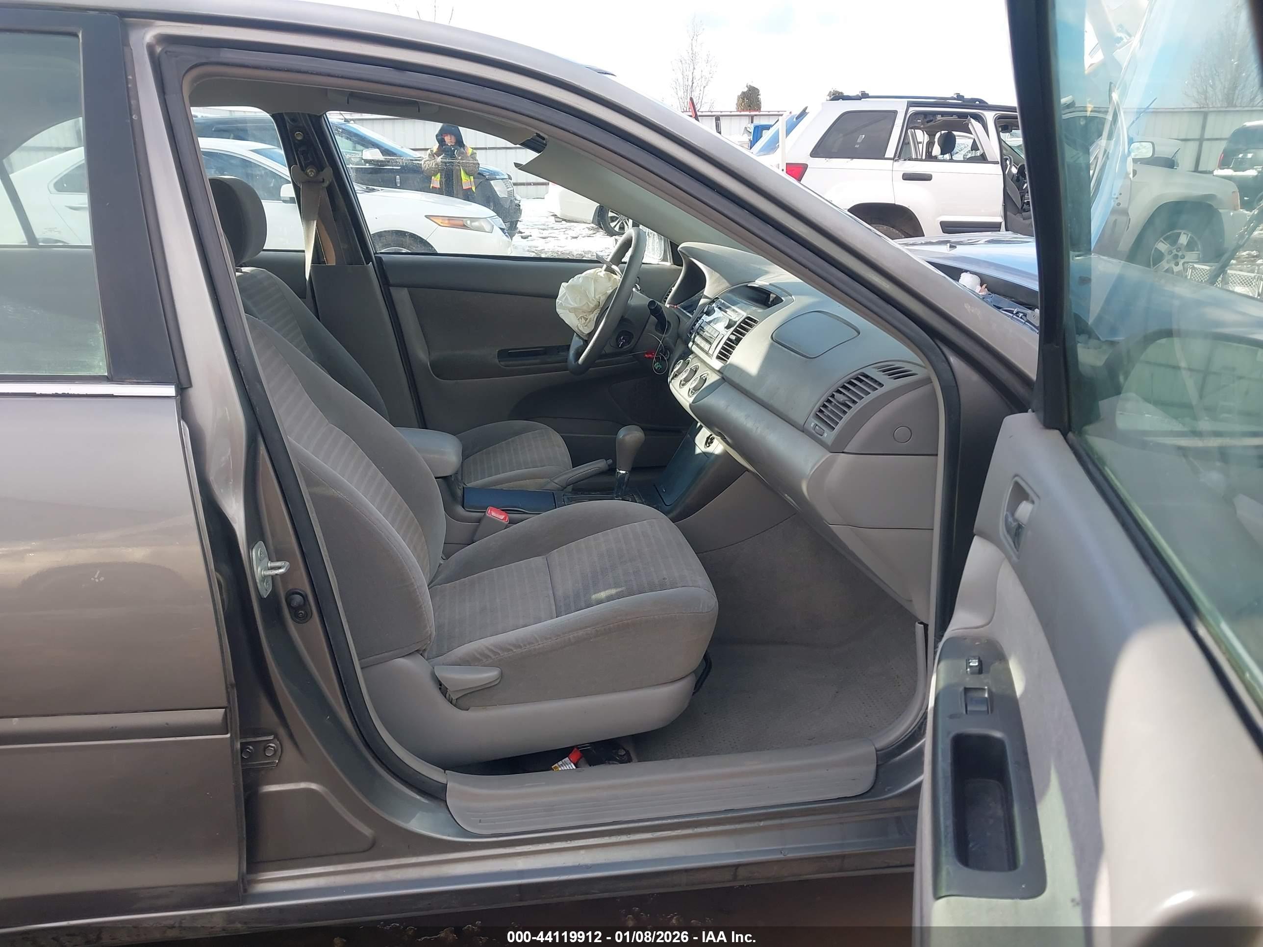 TOYOTA CAMRY image 5