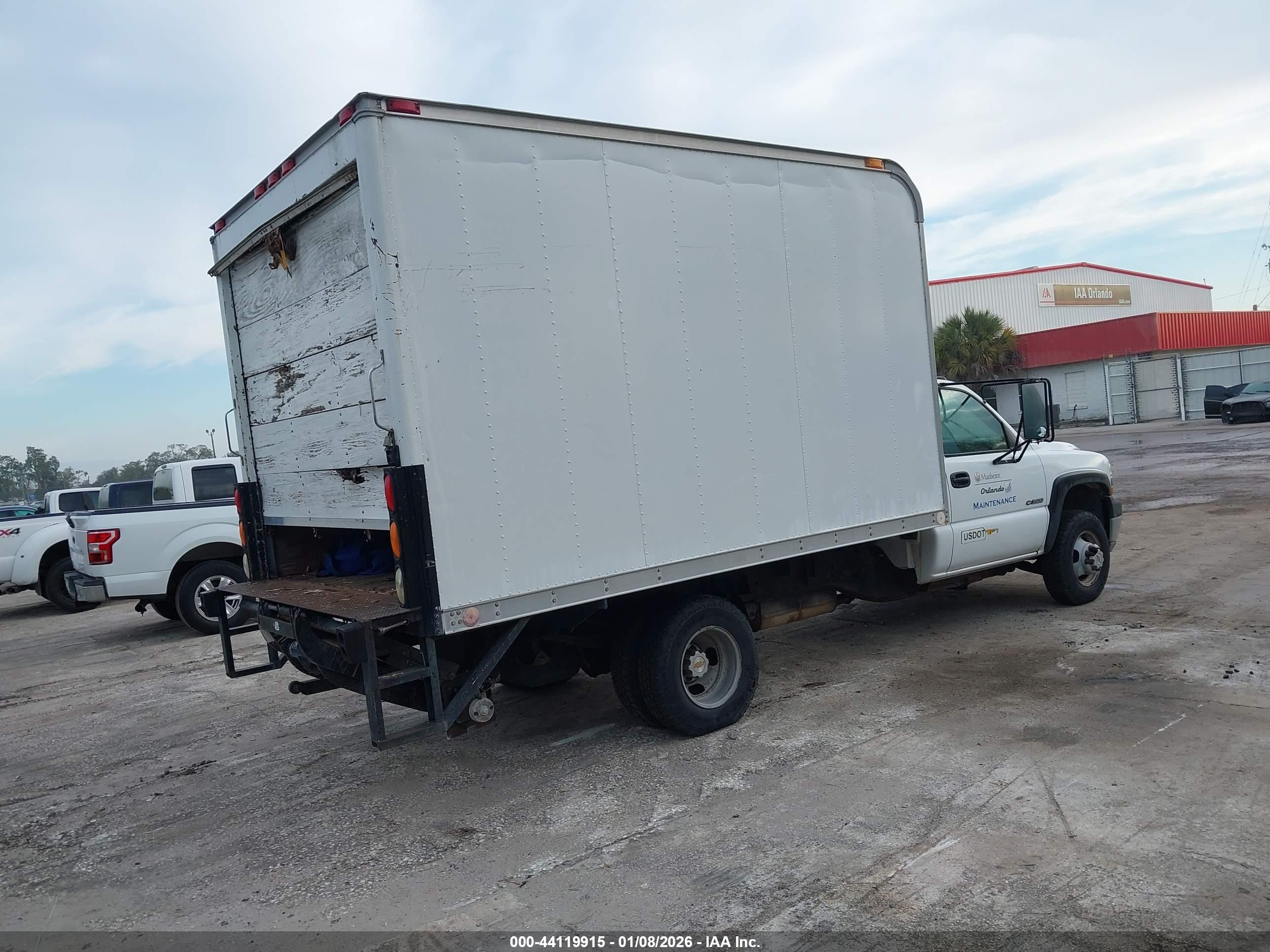 CHEVROLET SILVERADO image 4